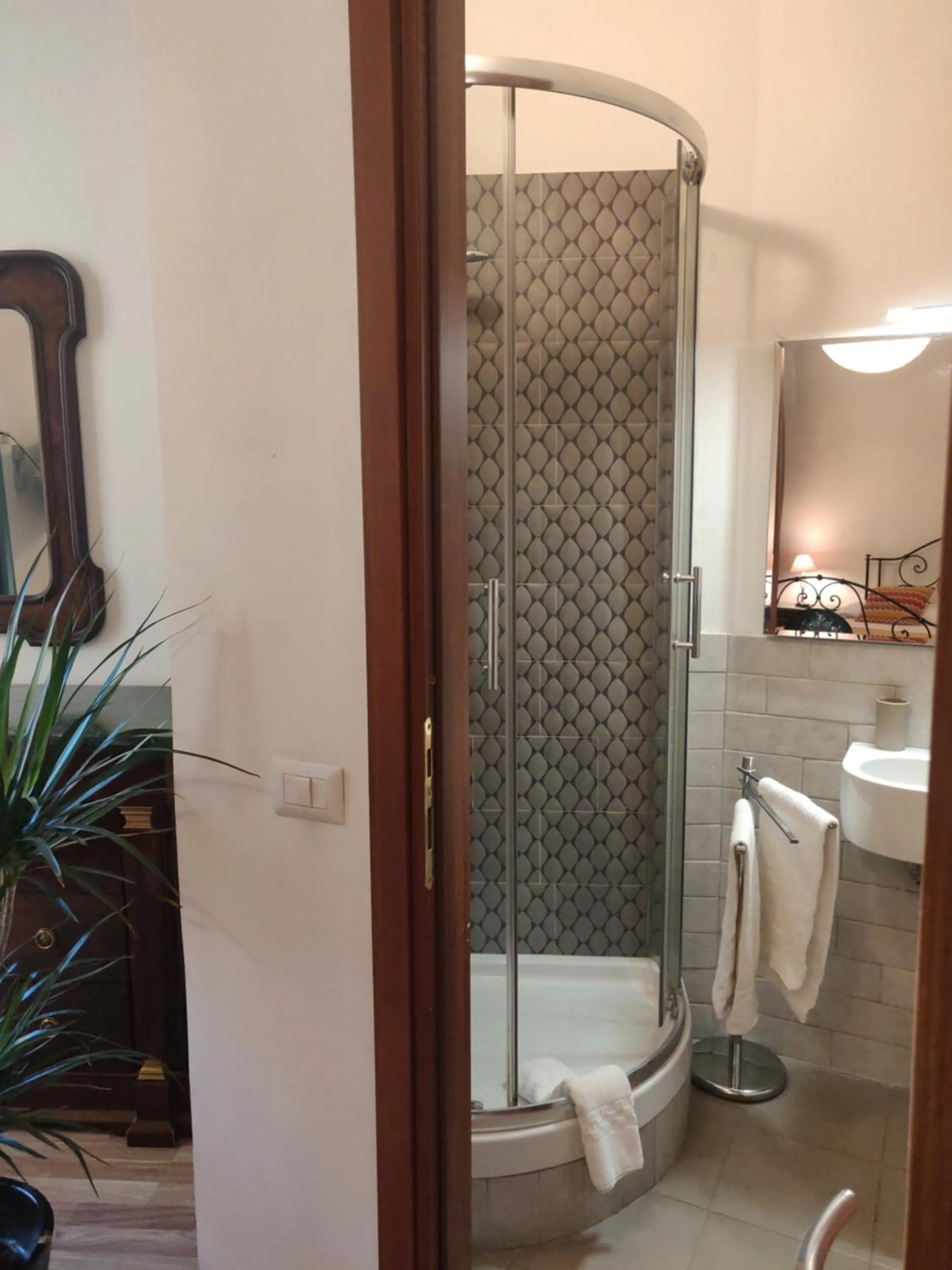 Bathroom in Rome Center Rooms