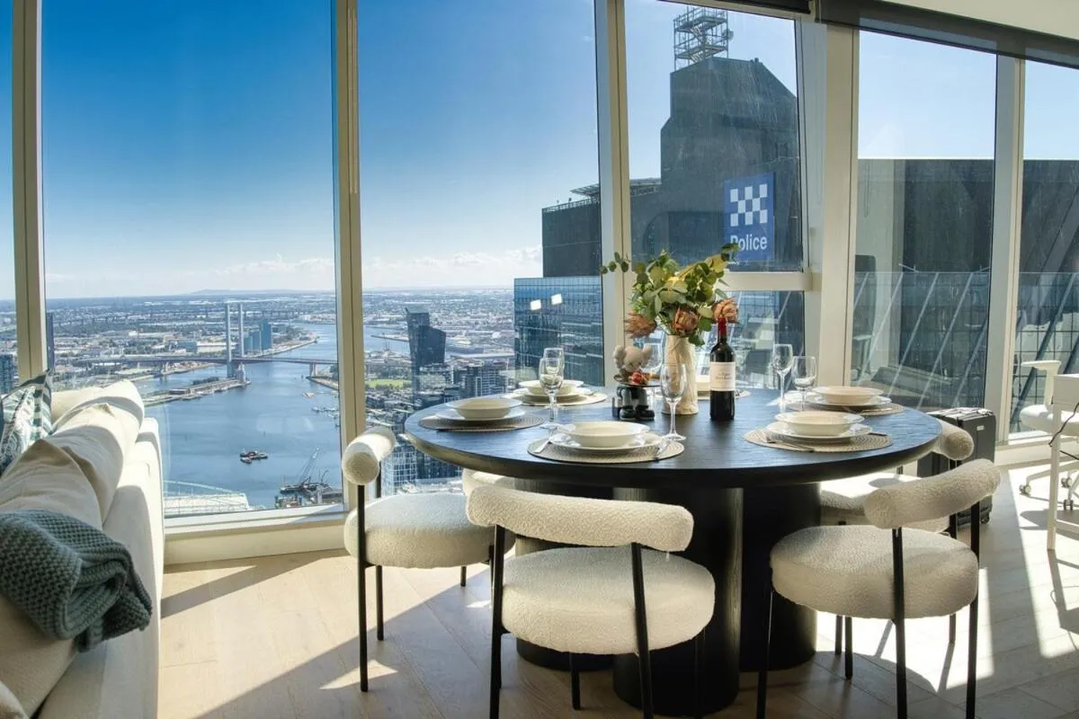 Three-Bedroom Apartment in Park Avenue Melbourne