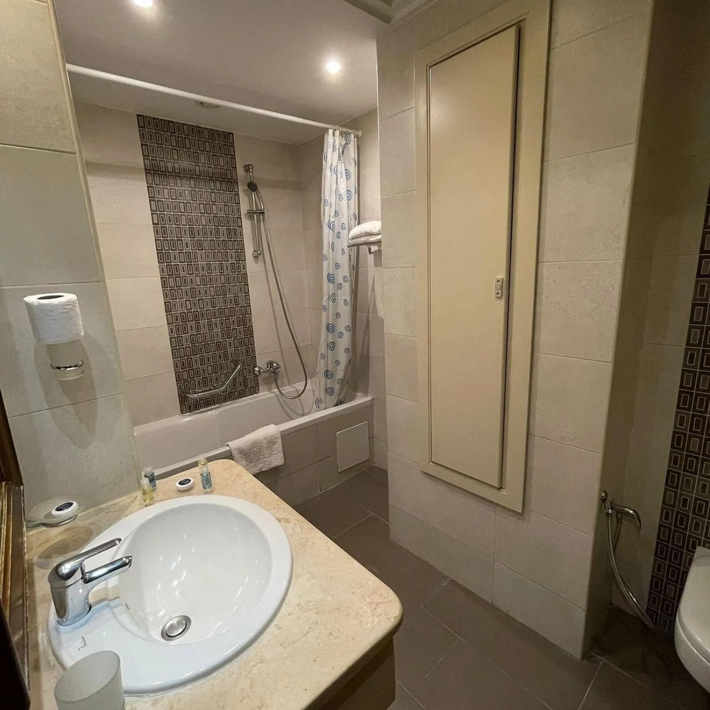 Bathroom in Hôtel Résidence Le Consul