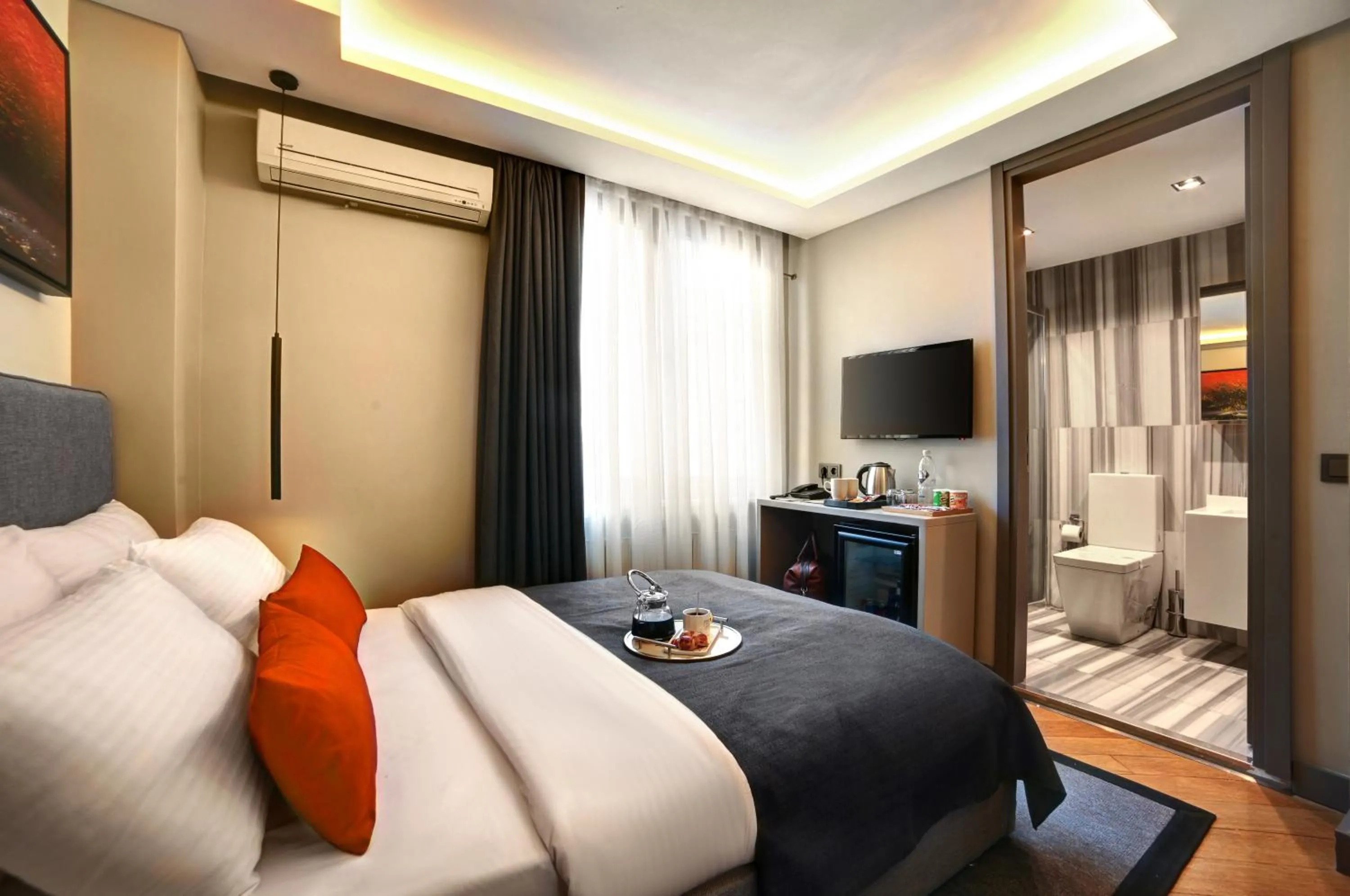 TV and multimedia, Bed in The Capital Suites