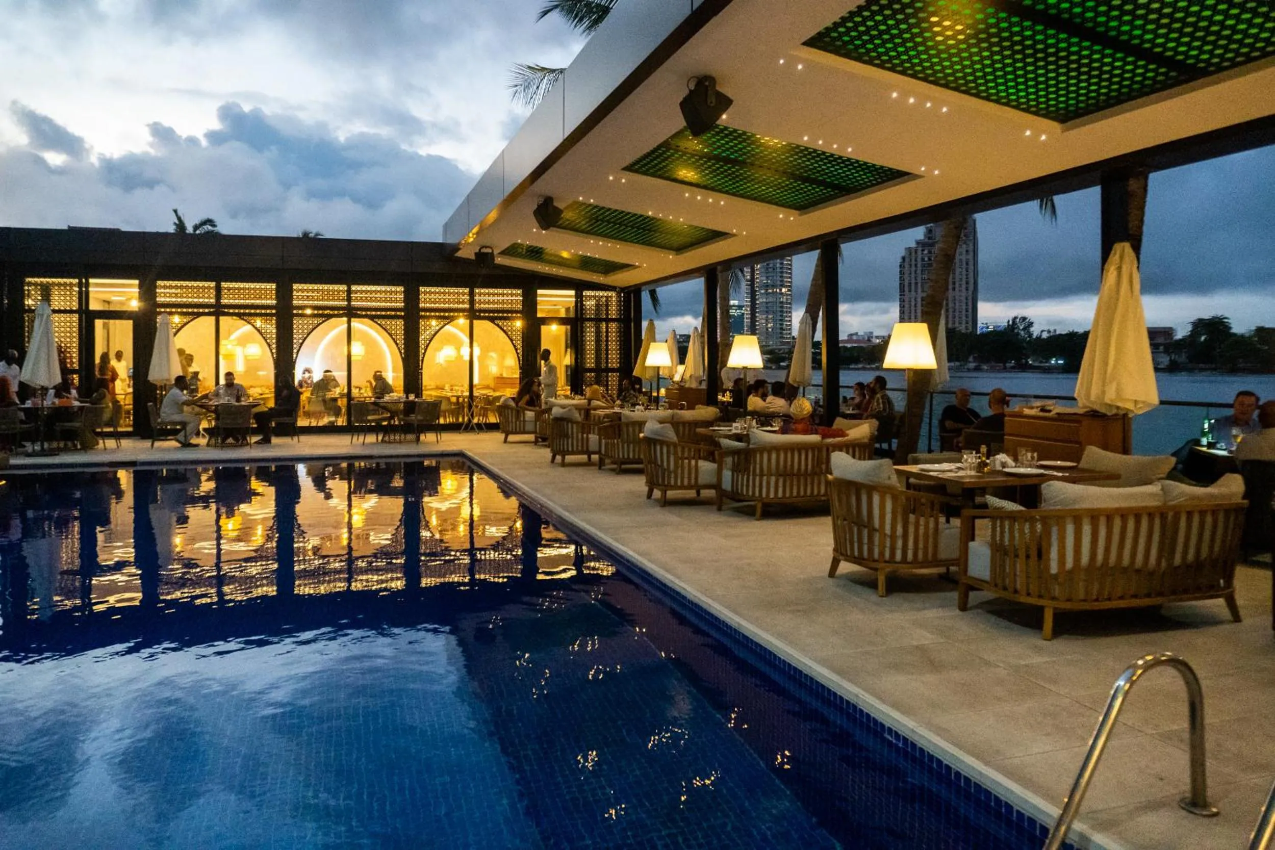 Restaurant/places to eat in Maroko Bayshore Suites