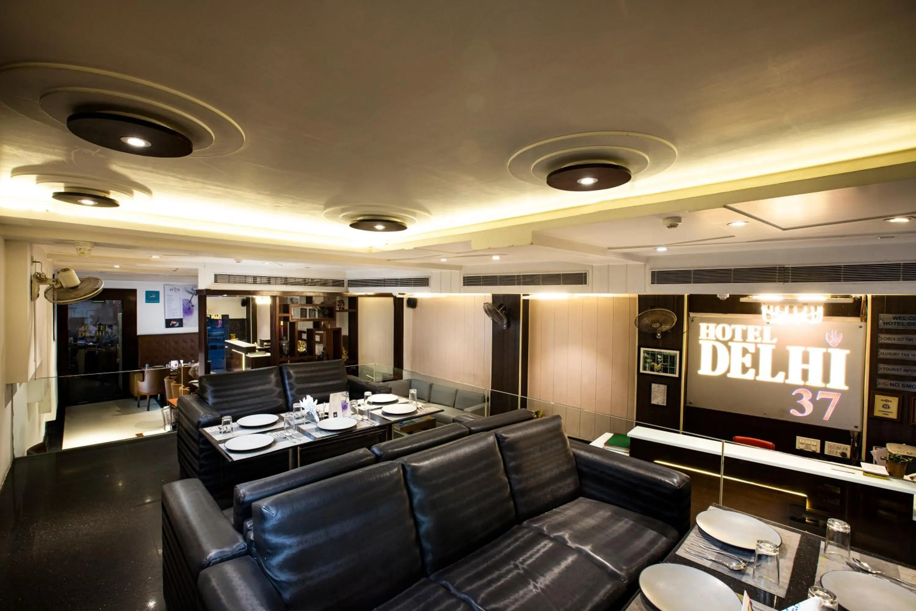Restaurant/places to eat in Hotel DELHI 37 by STAR GROUP