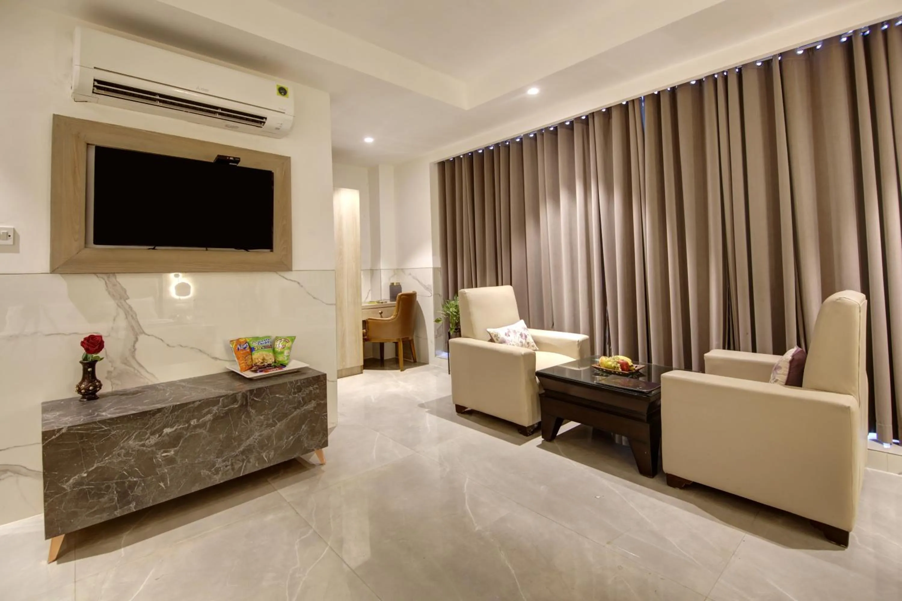 Evening entertainment in Hotel DELHI 37 by STAR GROUP