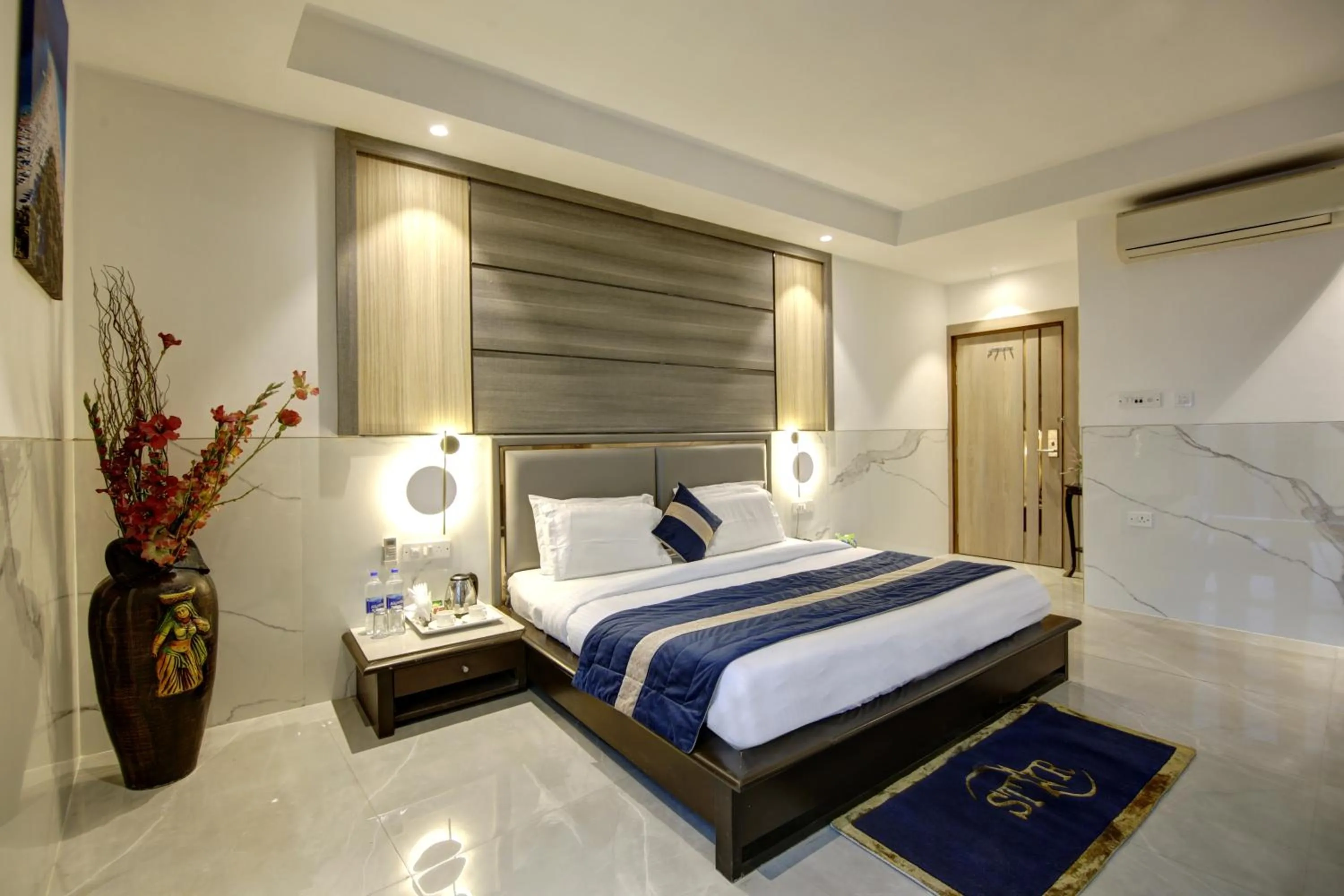 Bedroom, Bed in Hotel DELHI 37 by STAR GROUP