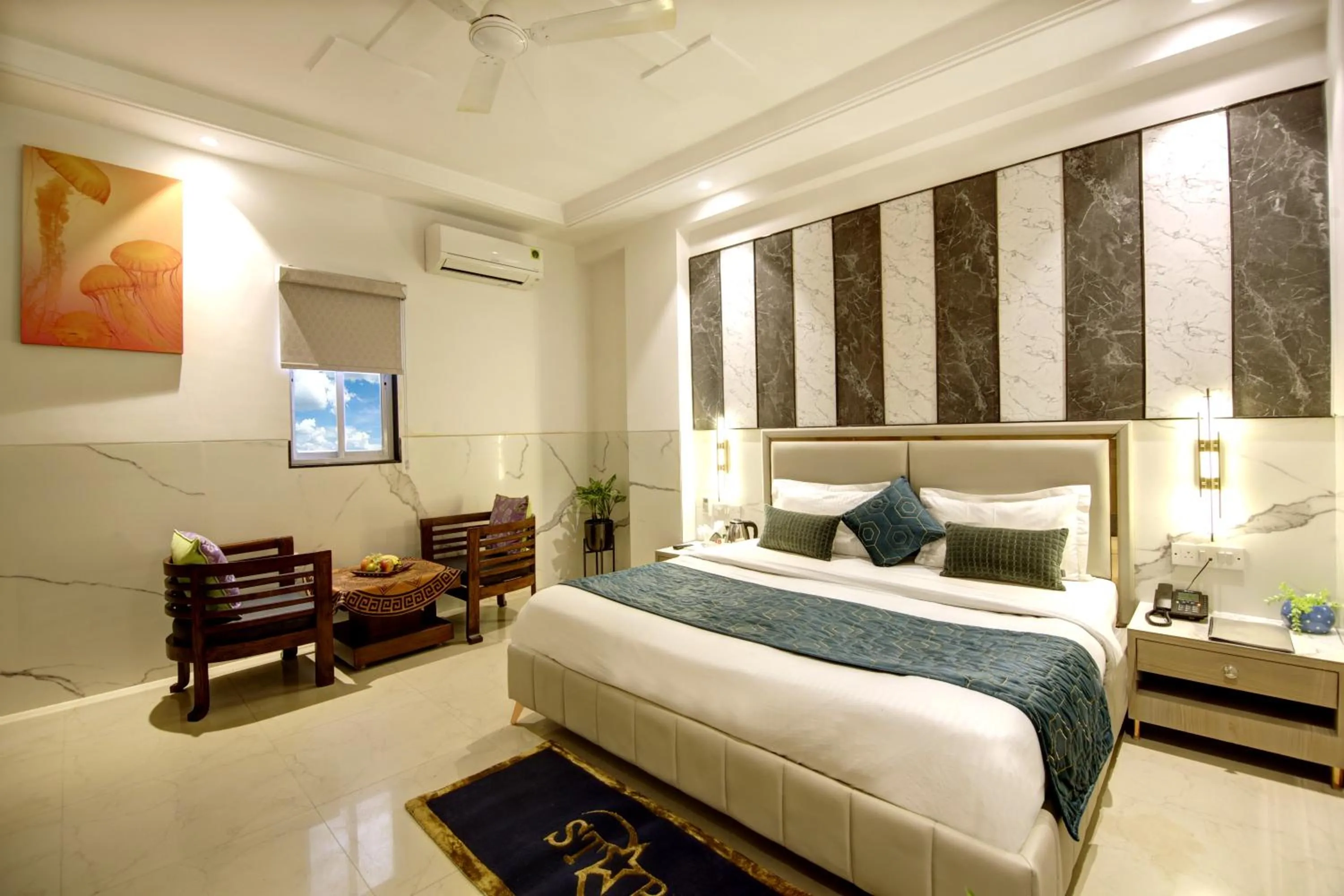 Photo of the whole room, Bed in Hotel DELHI 37 by STAR GROUP