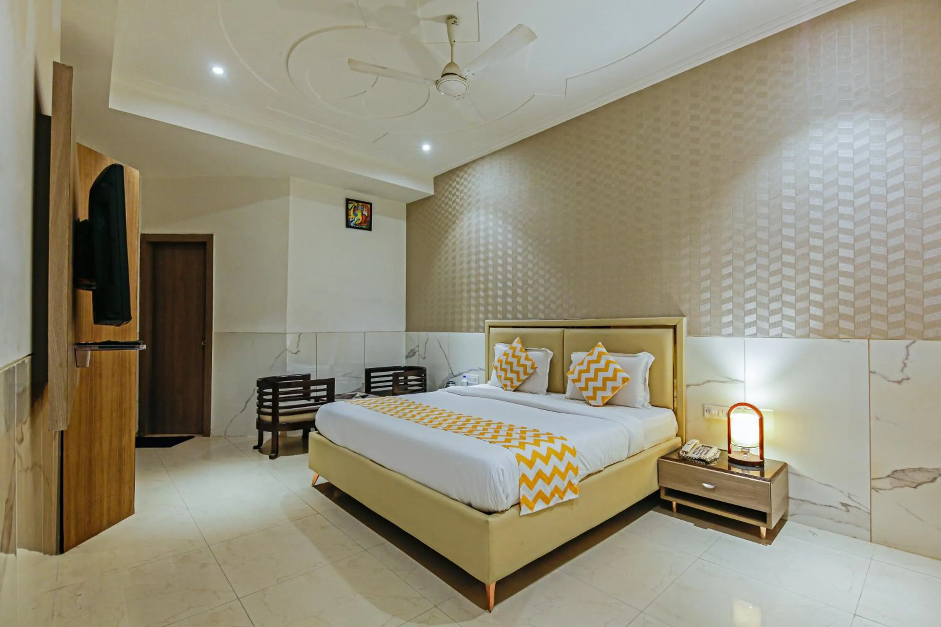 Bed in Hotel DELHI 37 by STAR GROUP