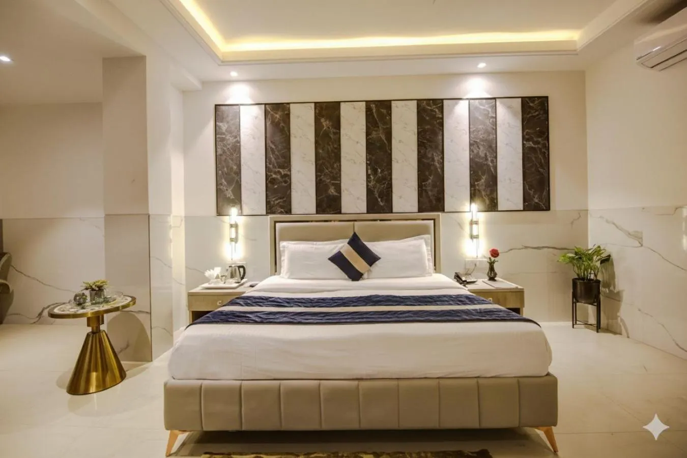 Bedroom, Bed in Hotel DELHI 37 by STAR GROUP