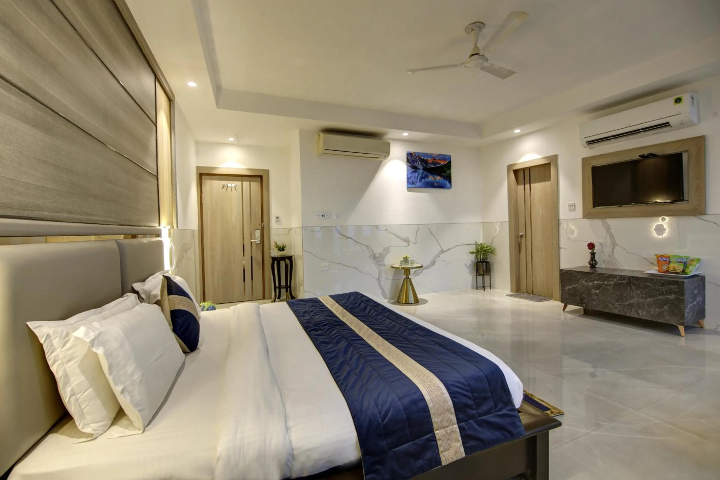 Bed in Hotel DELHI 37 by STAR GROUP