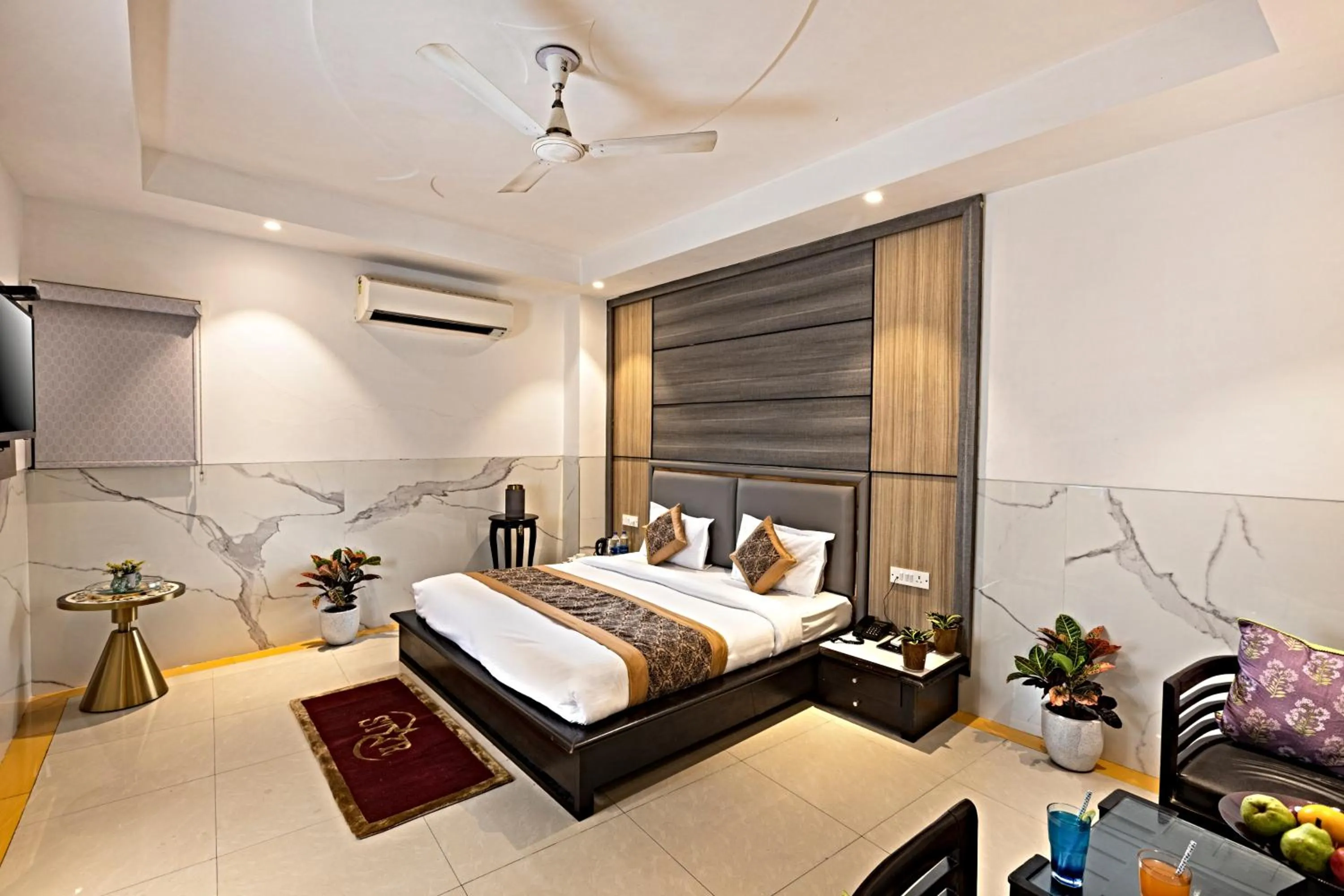 Photo of the whole room, Bed in Hotel DELHI 37 by STAR GROUP