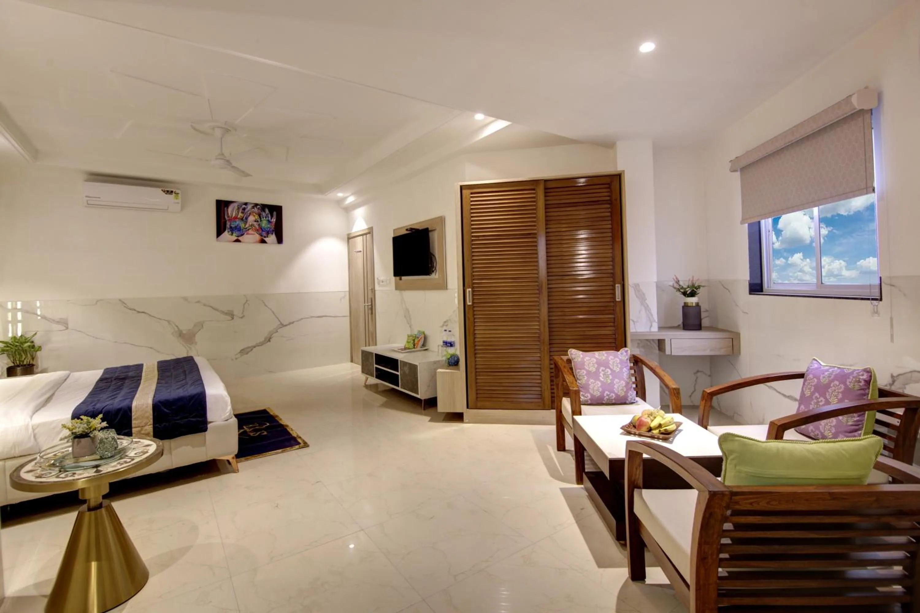 Seating area, Bed in Hotel DELHI 37 by STAR GROUP