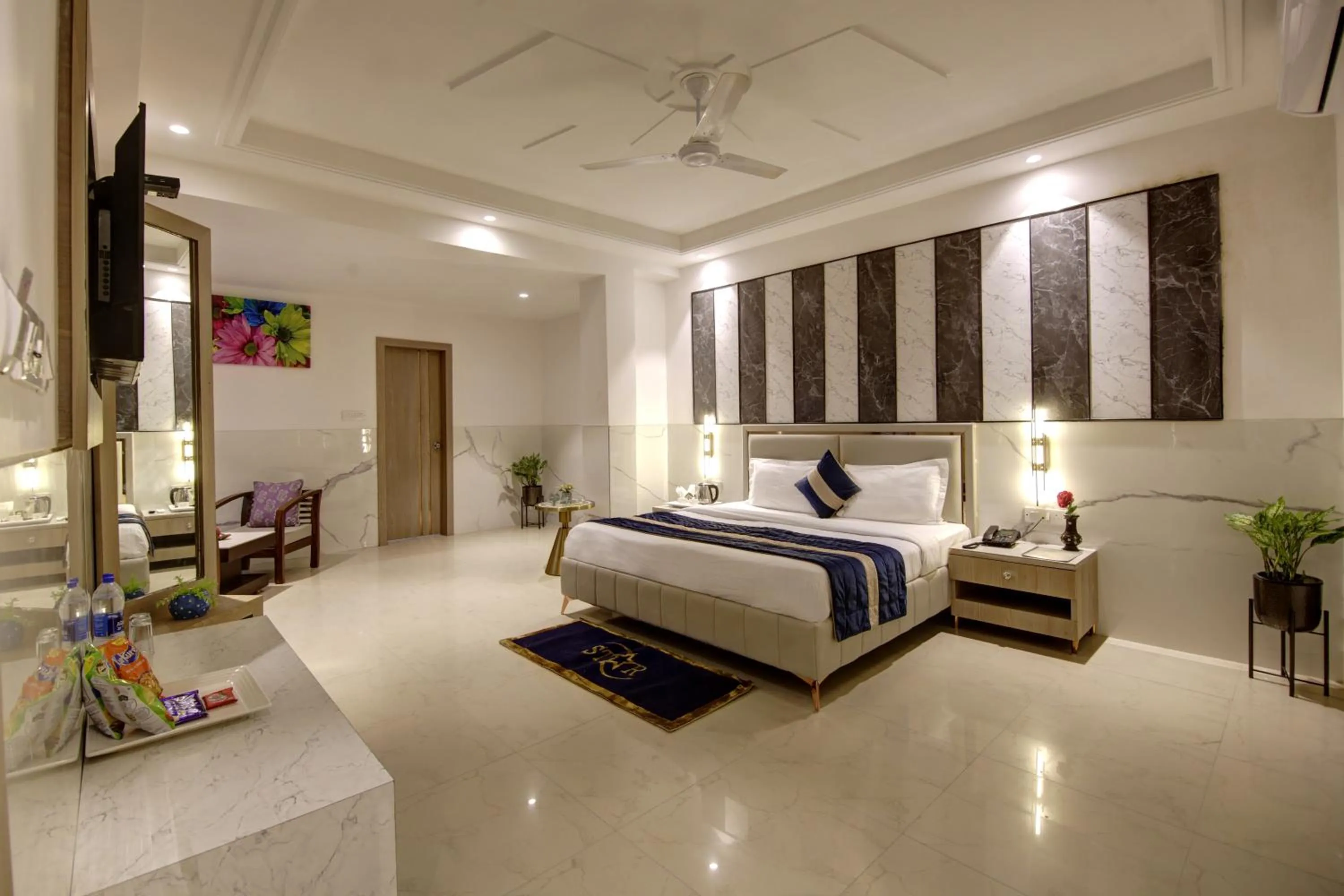 Photo of the whole room, Bed in Hotel DELHI 37 by STAR GROUP