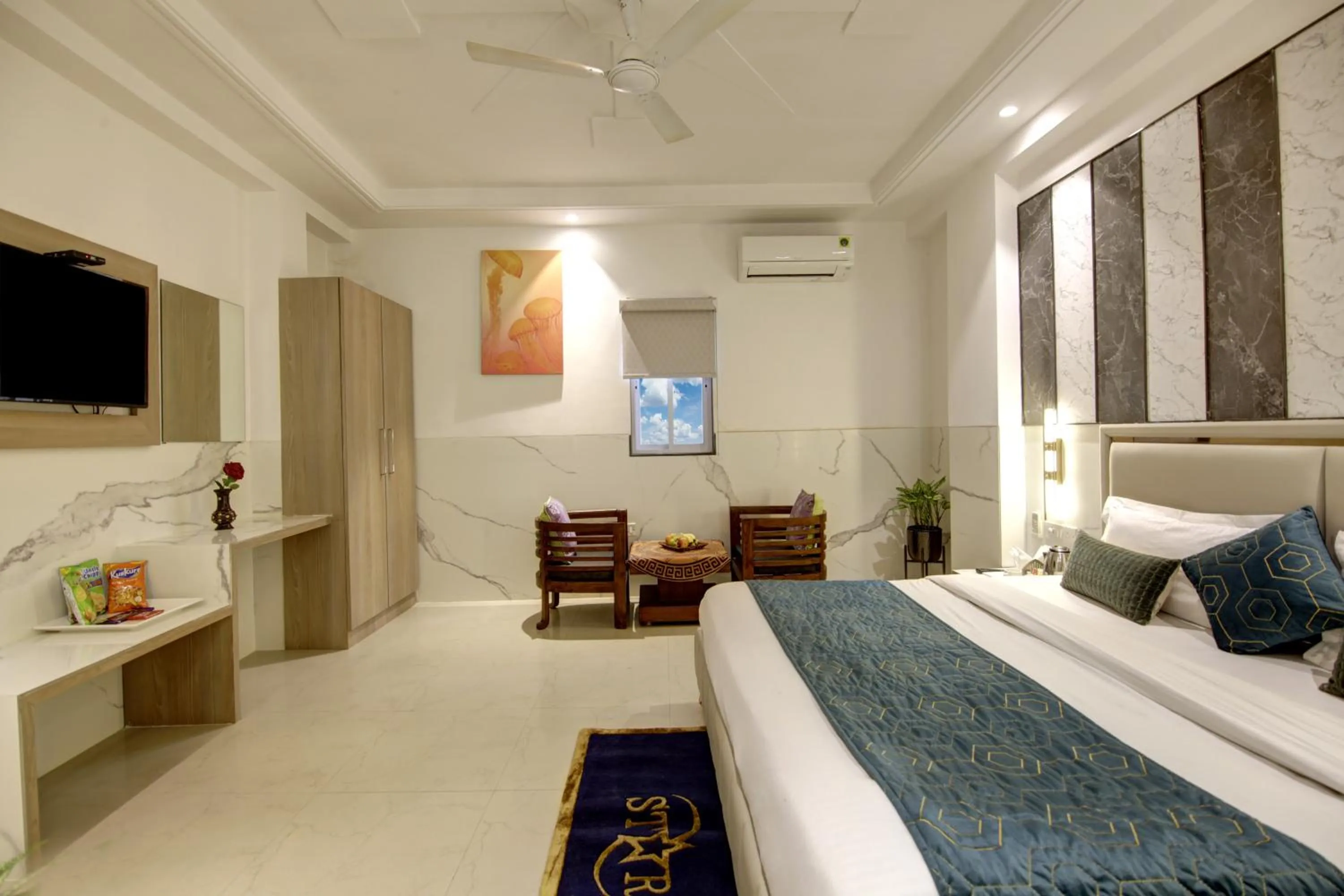 Bed in Hotel DELHI 37 by STAR GROUP