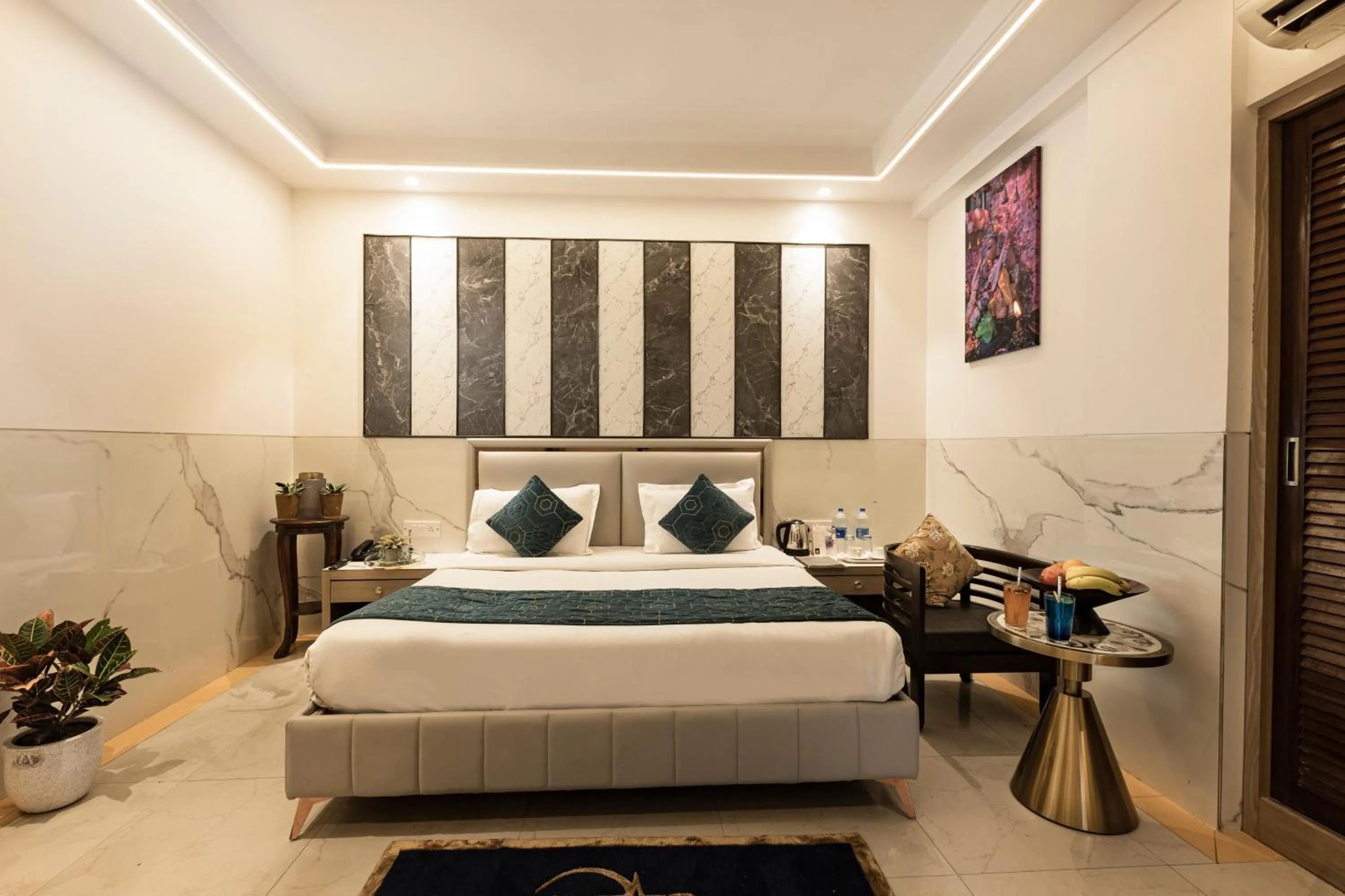 Bedroom, Bed in Hotel DELHI 37 by STAR GROUP