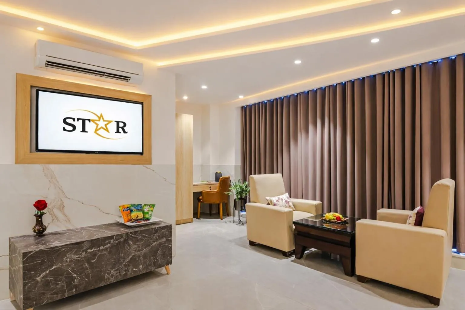 Seating area in Hotel DELHI 37 by STAR GROUP