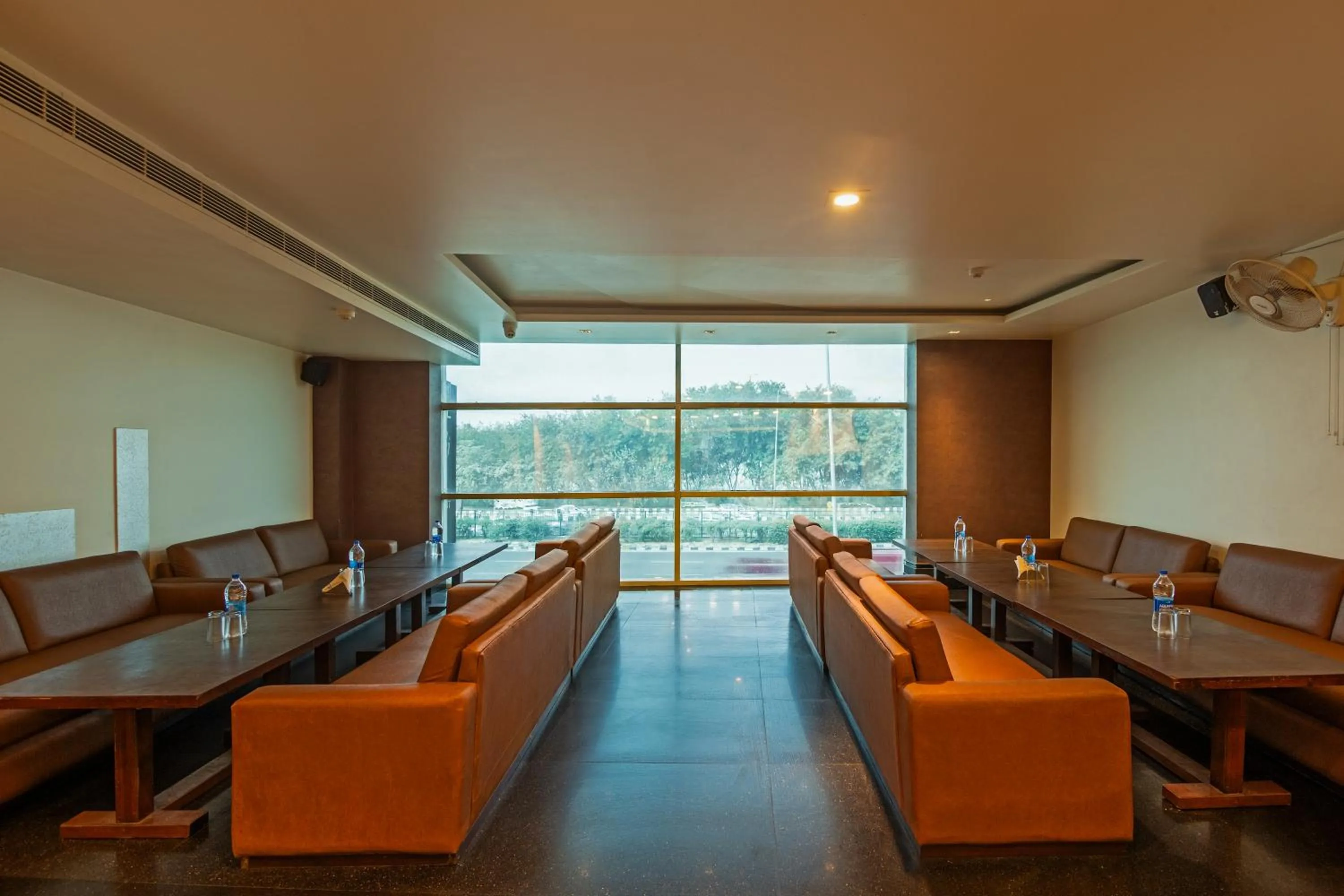 Restaurant/places to eat in Hotel DELHI 37 by STAR GROUP