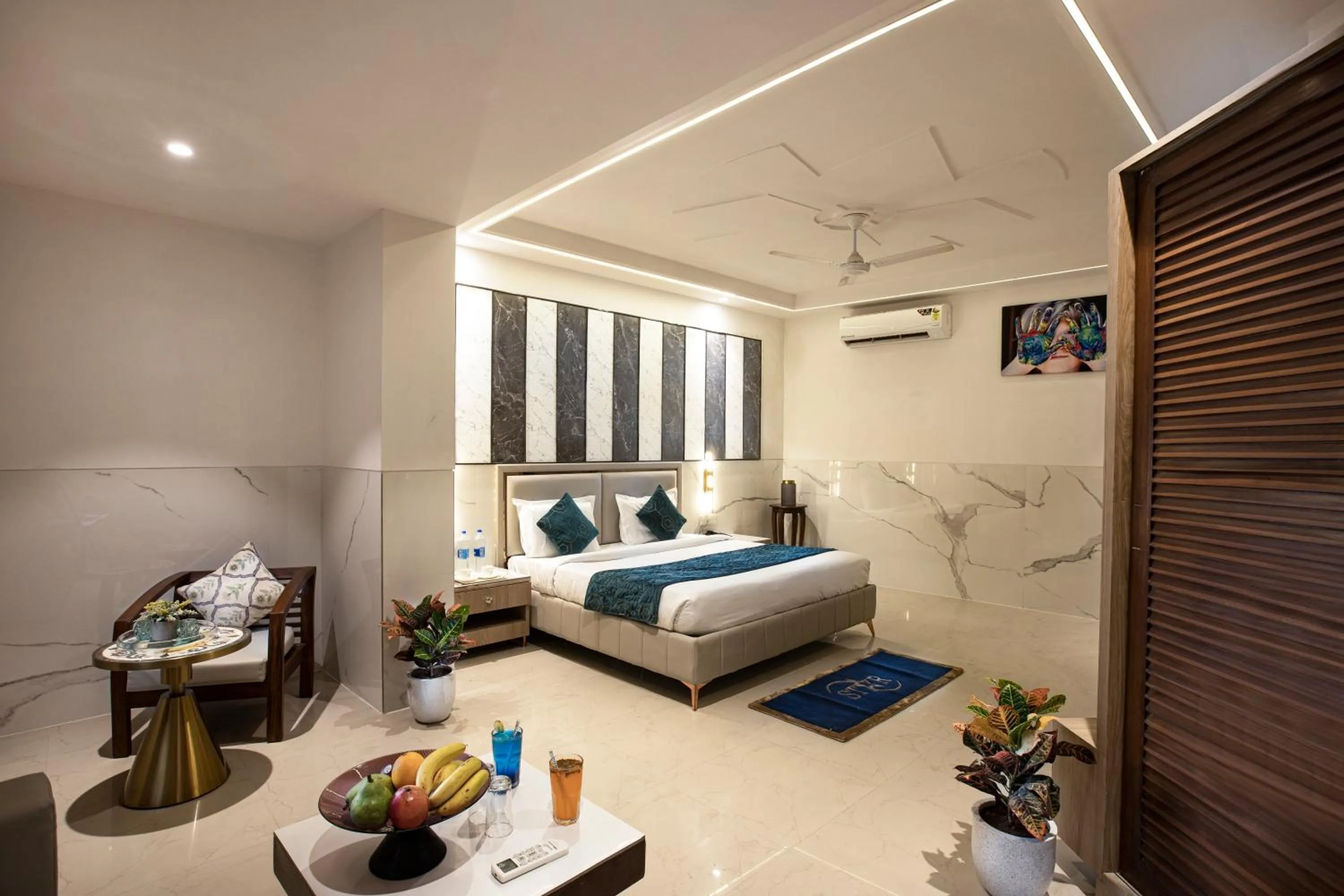 Bed in Hotel DELHI 37 by STAR GROUP