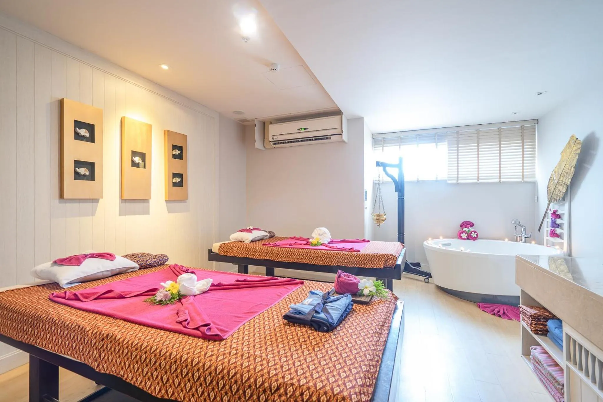 Spa and wellness centre/facilities, Bed in Ramada by Wyndham Phuket Deevana