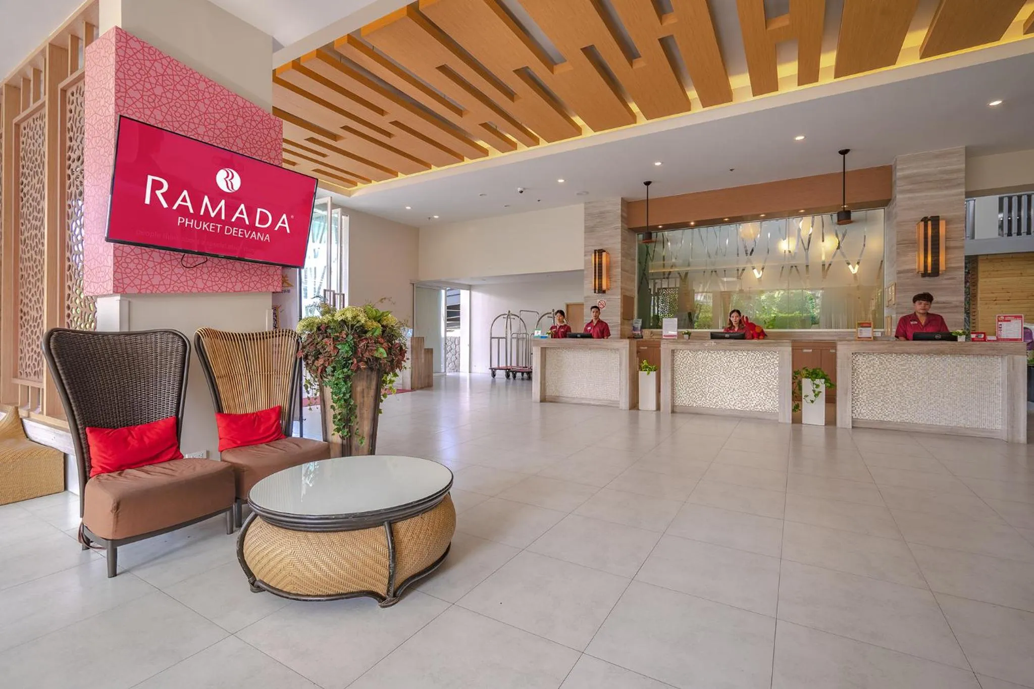 Lobby or reception in Ramada by Wyndham Phuket Deevana