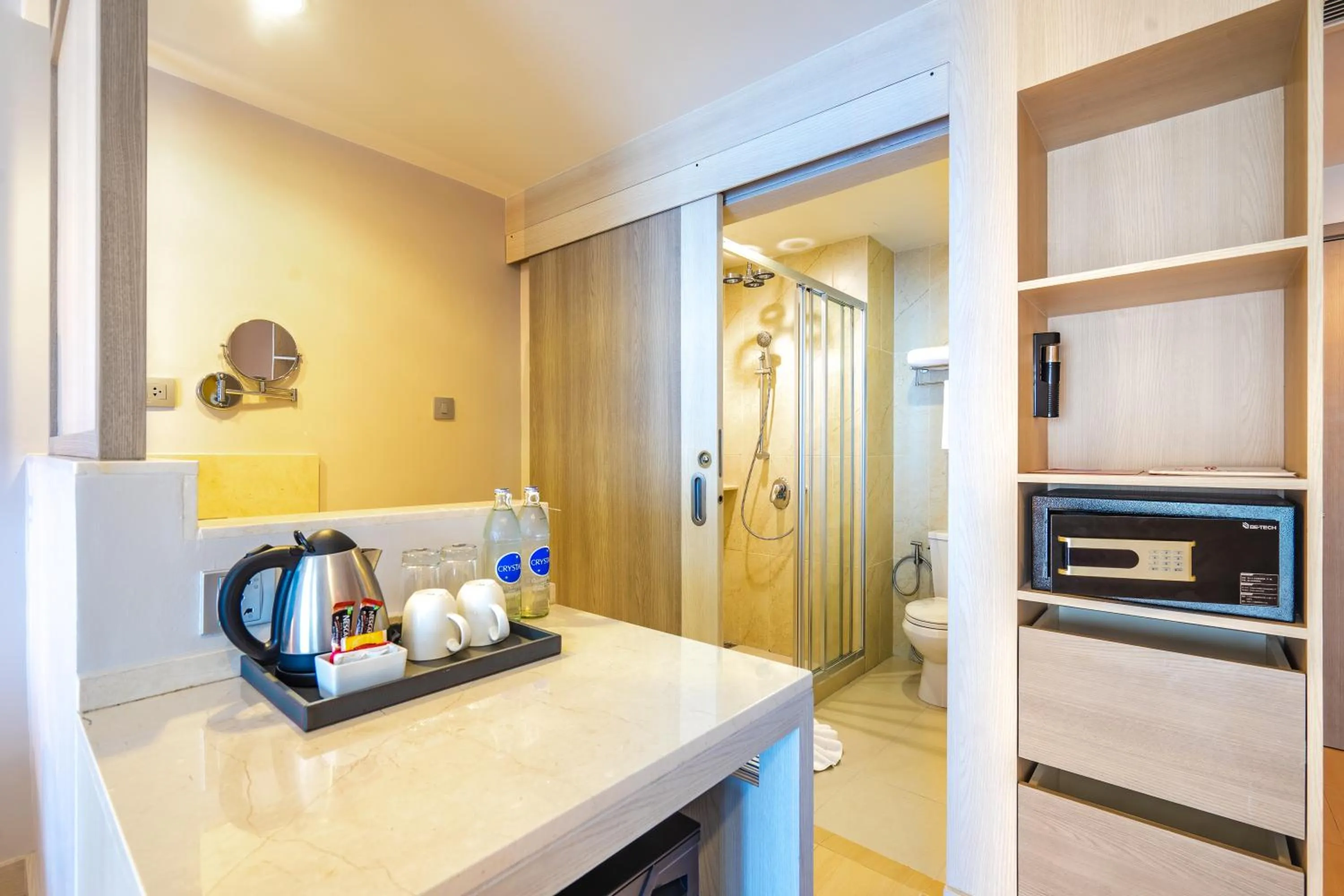 Coffee/tea facilities in Ramada by Wyndham Phuket Deevana