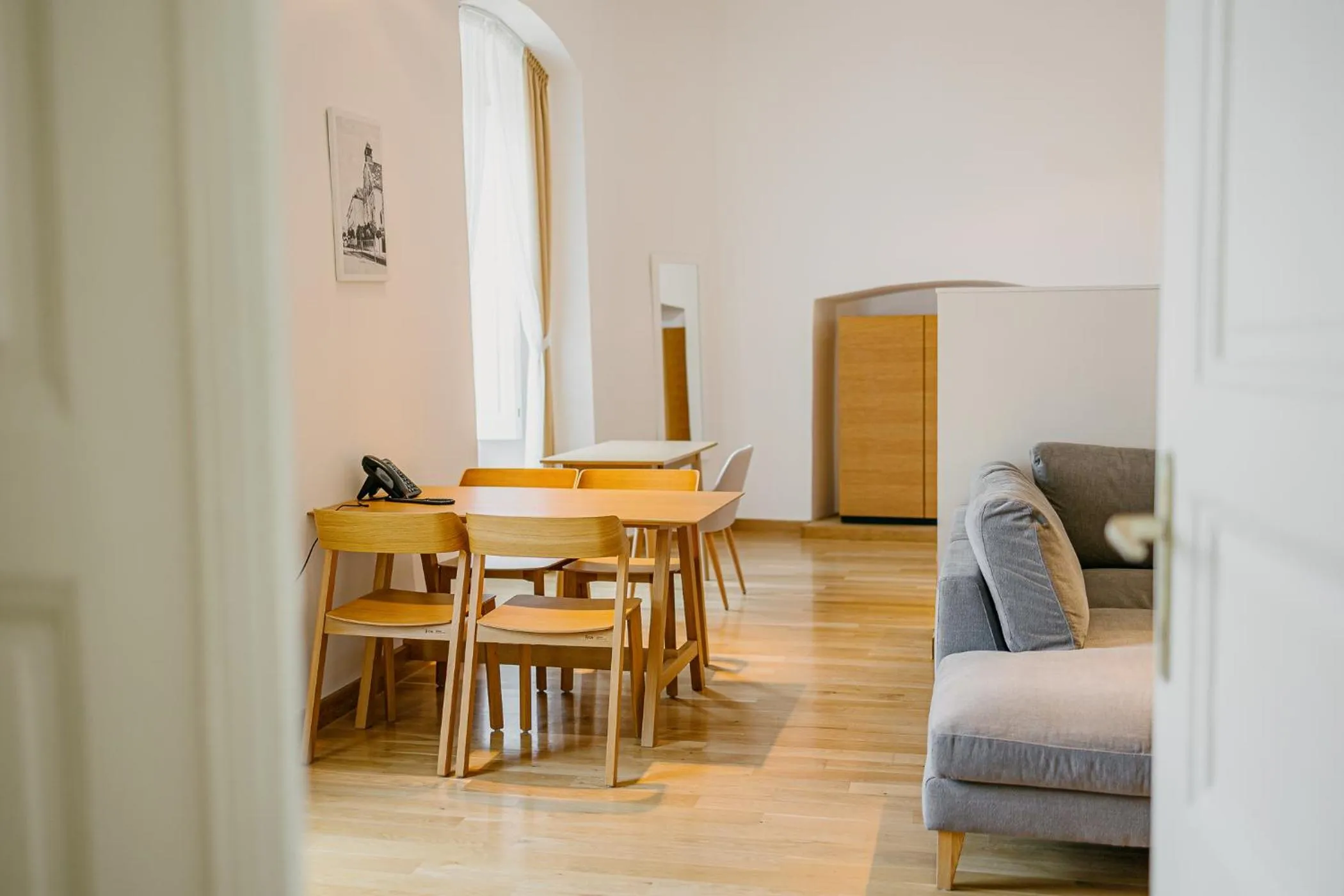 Photo of the whole room in Hotel Benedict