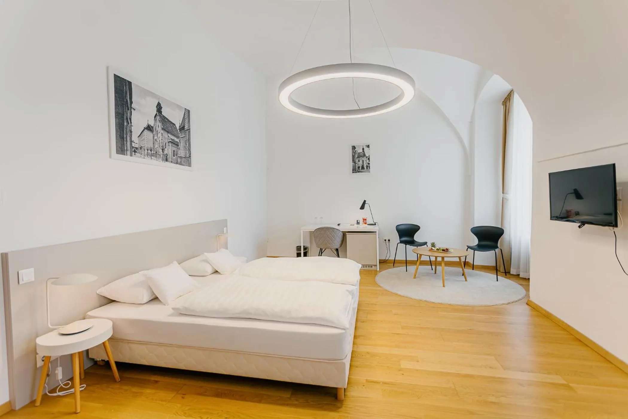 Photo of the whole room, Bed in Hotel Benedict