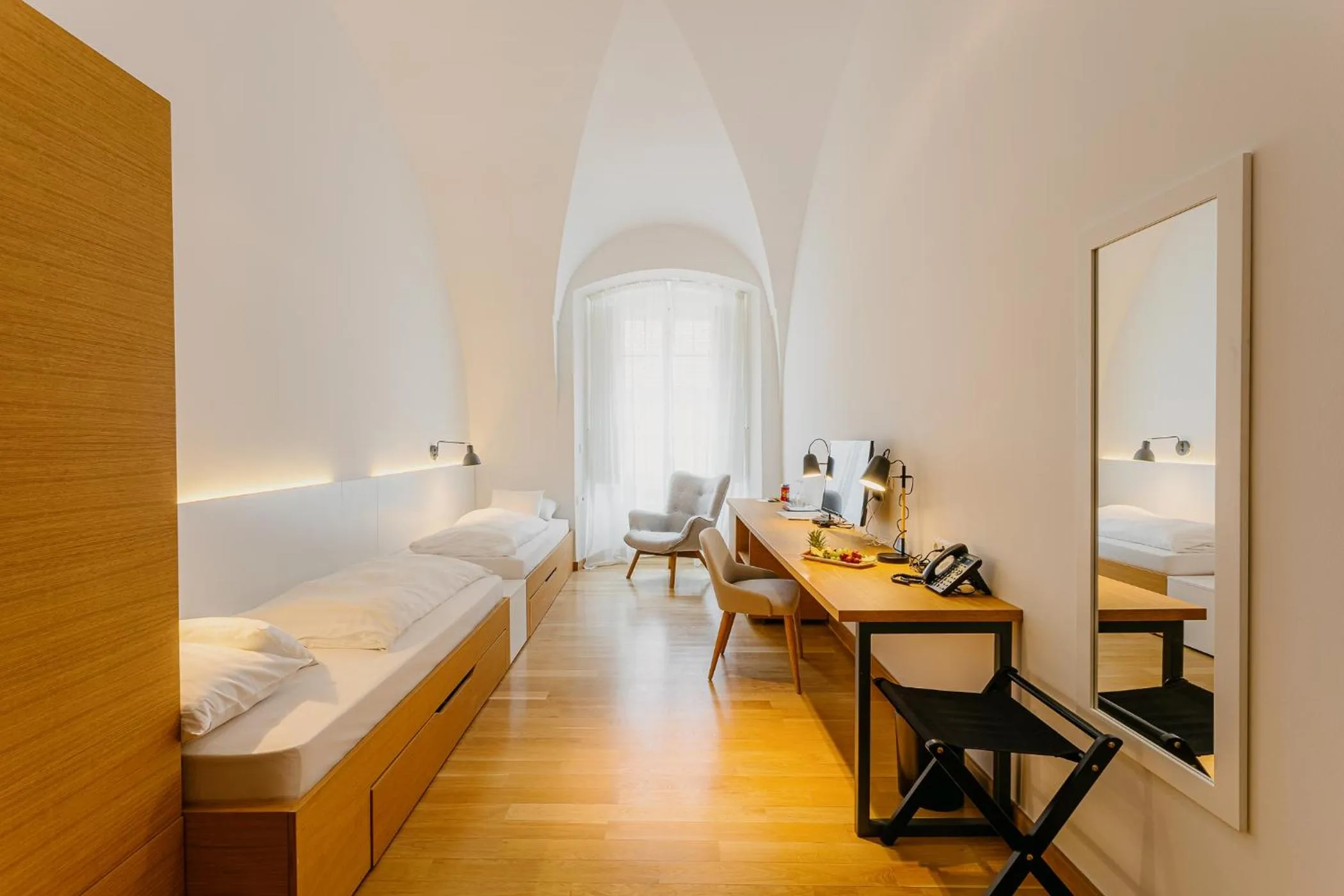 Photo of the whole room, Bed in Hotel Benedict