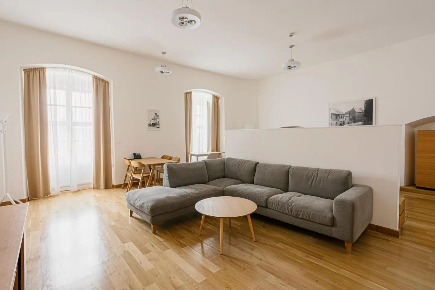 Photo of the whole room in Hotel Benedict