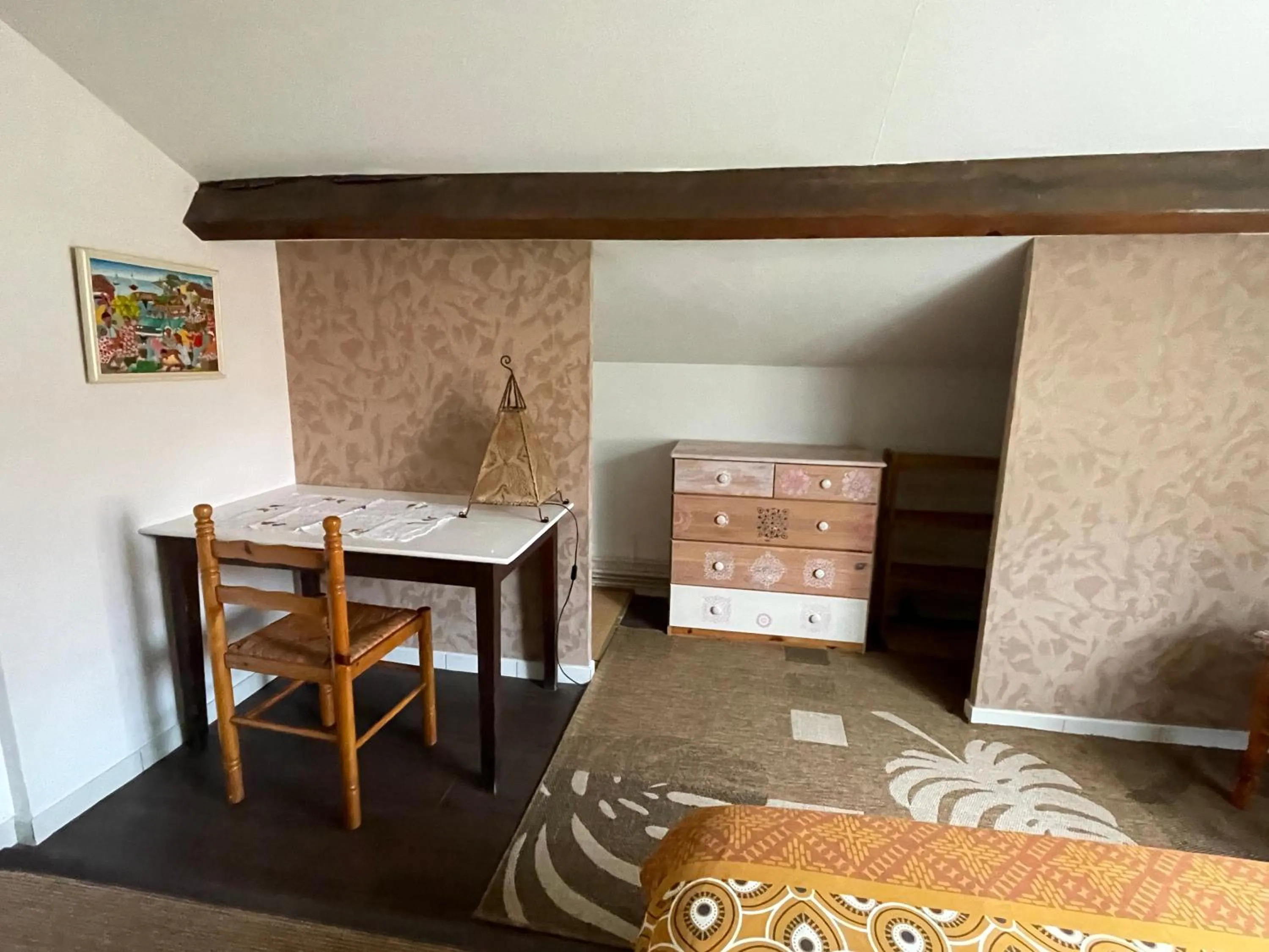 Photo of the whole room, Bed in La Chambre Du Voyageur