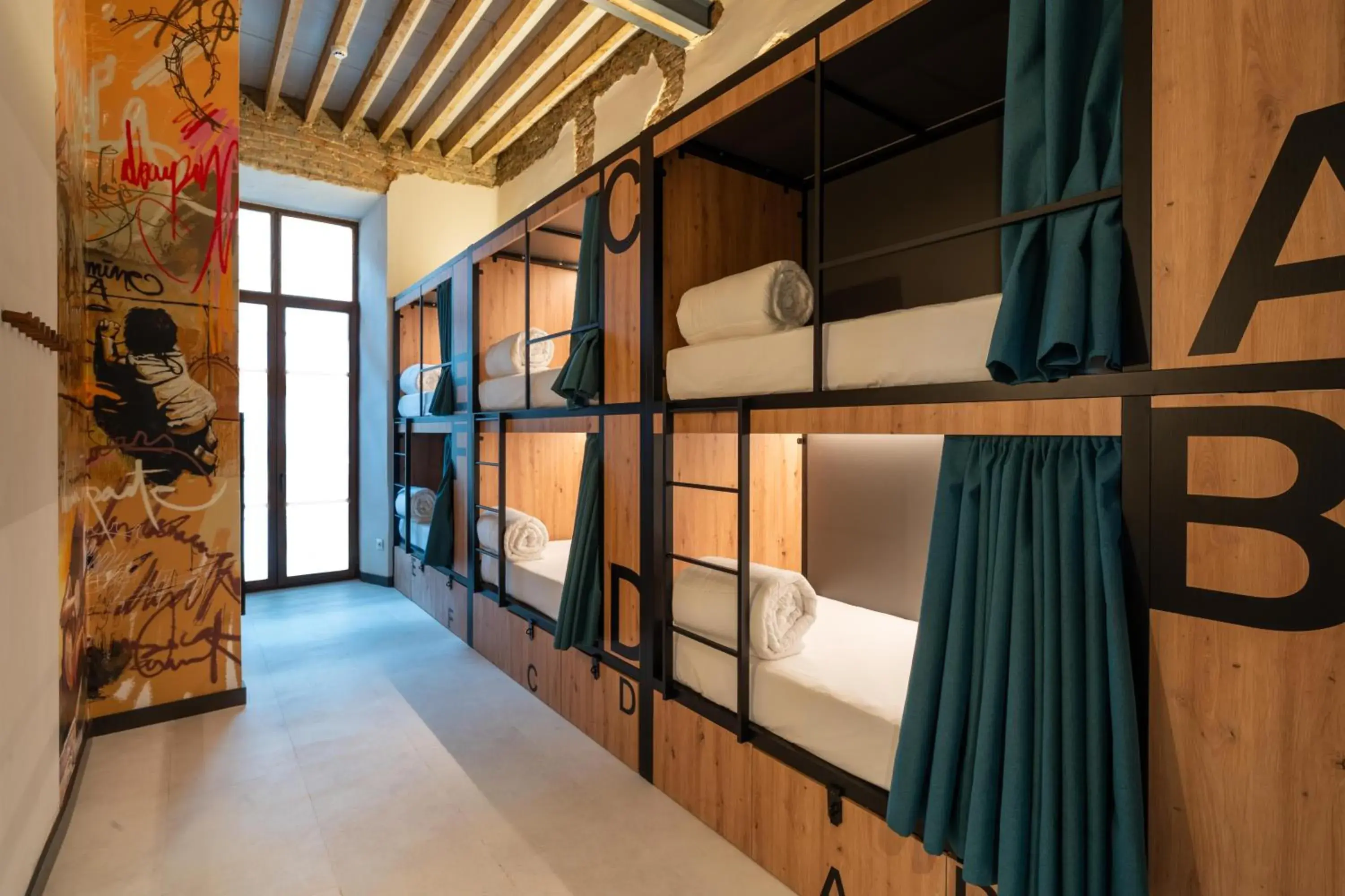 Bed in 10-Bed Mixed Dormitory Room in The Central House Granada Elvira Bed in 10-Bed Mixed Dormitory Room in The Central House Granada Elvira