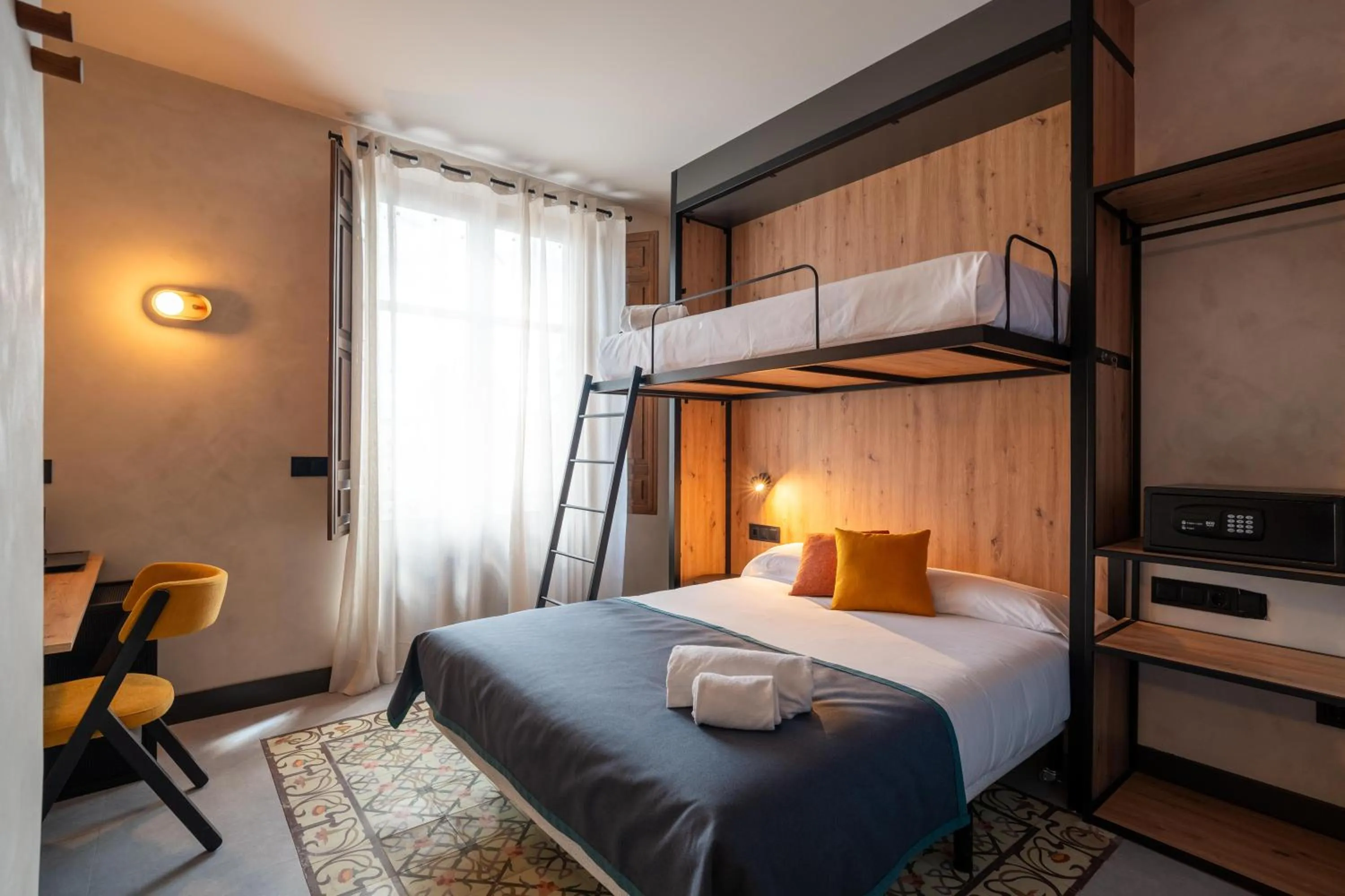 Bedroom, Bed in The Central House Granada Elvira