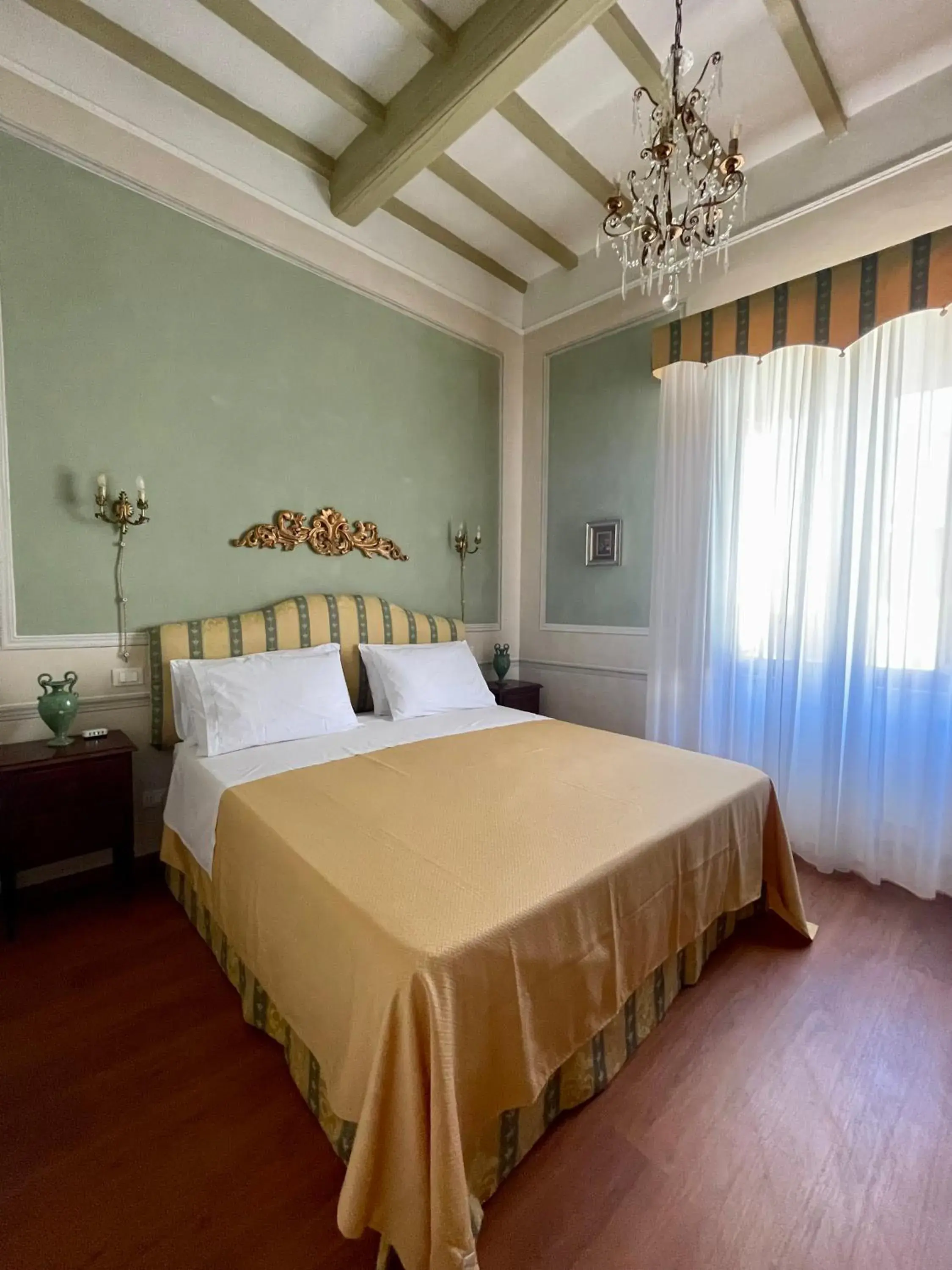 Standard King Room - single occupancy in Residenza Dei Ricci Standard King Room - single occupancy in Residenza Dei Ricci