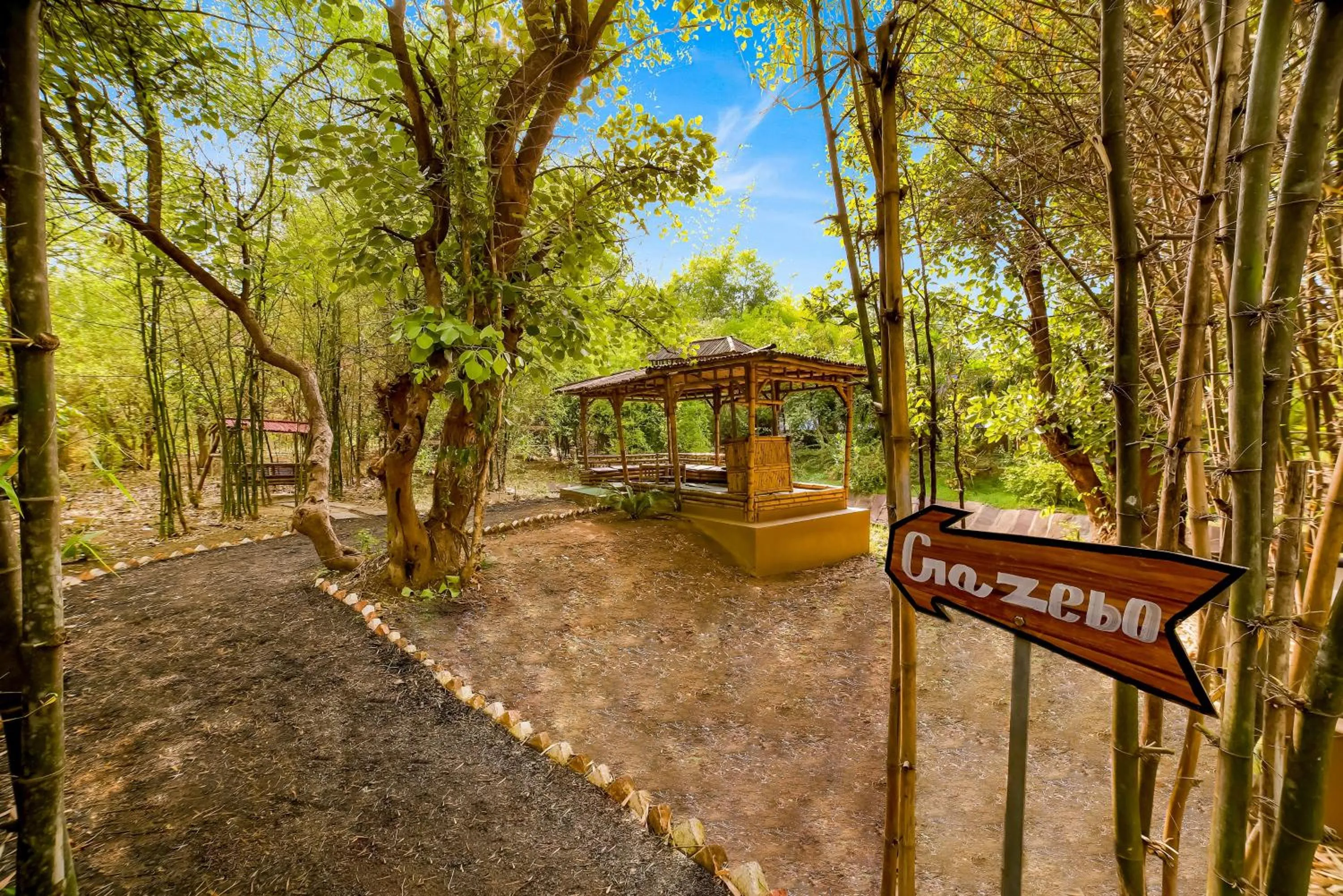 Lounge or bar in Lemon Tree Wildlife Resort, Bandhavgarh