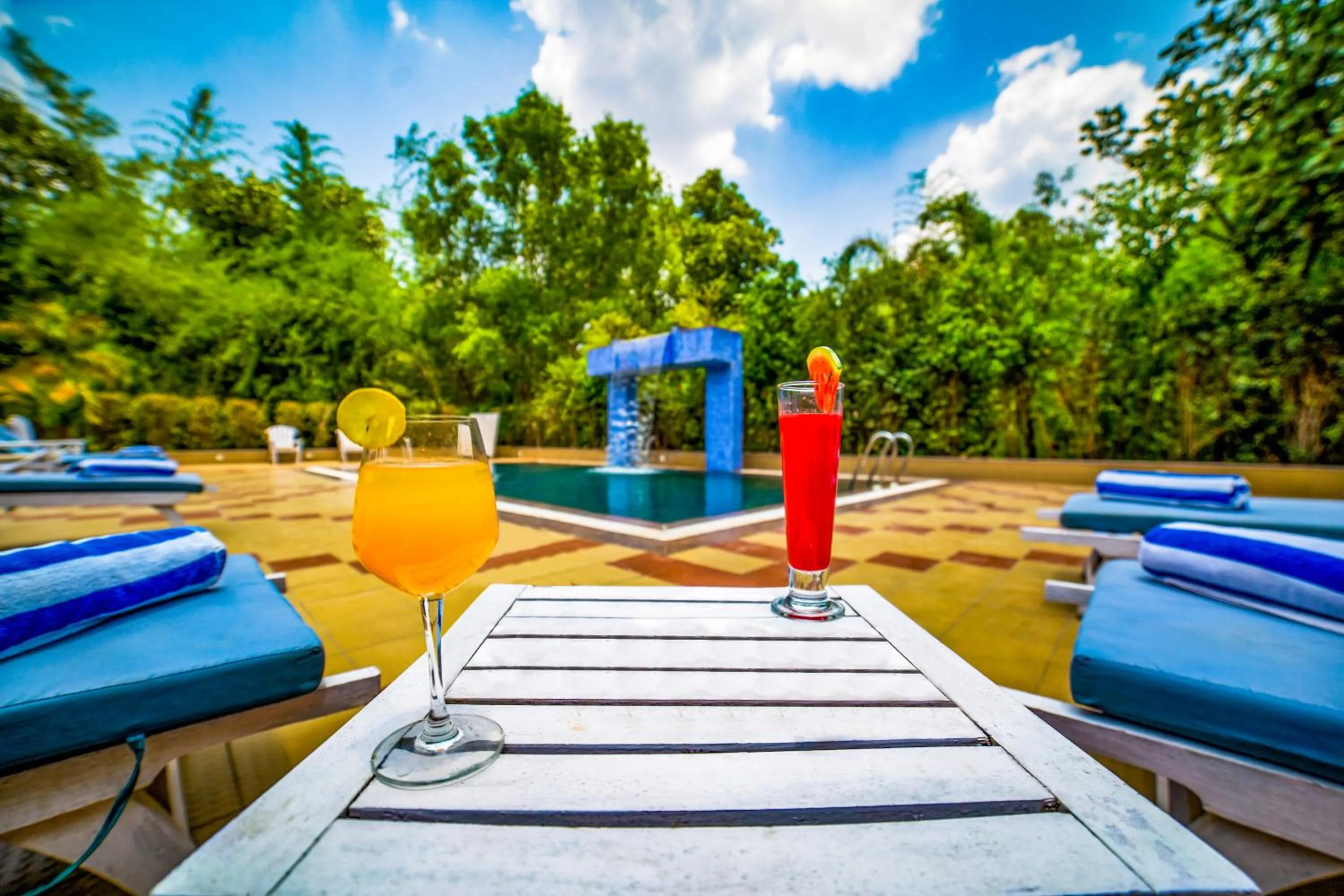 Swimming pool in Lemon Tree Wildlife Resort, Bandhavgarh