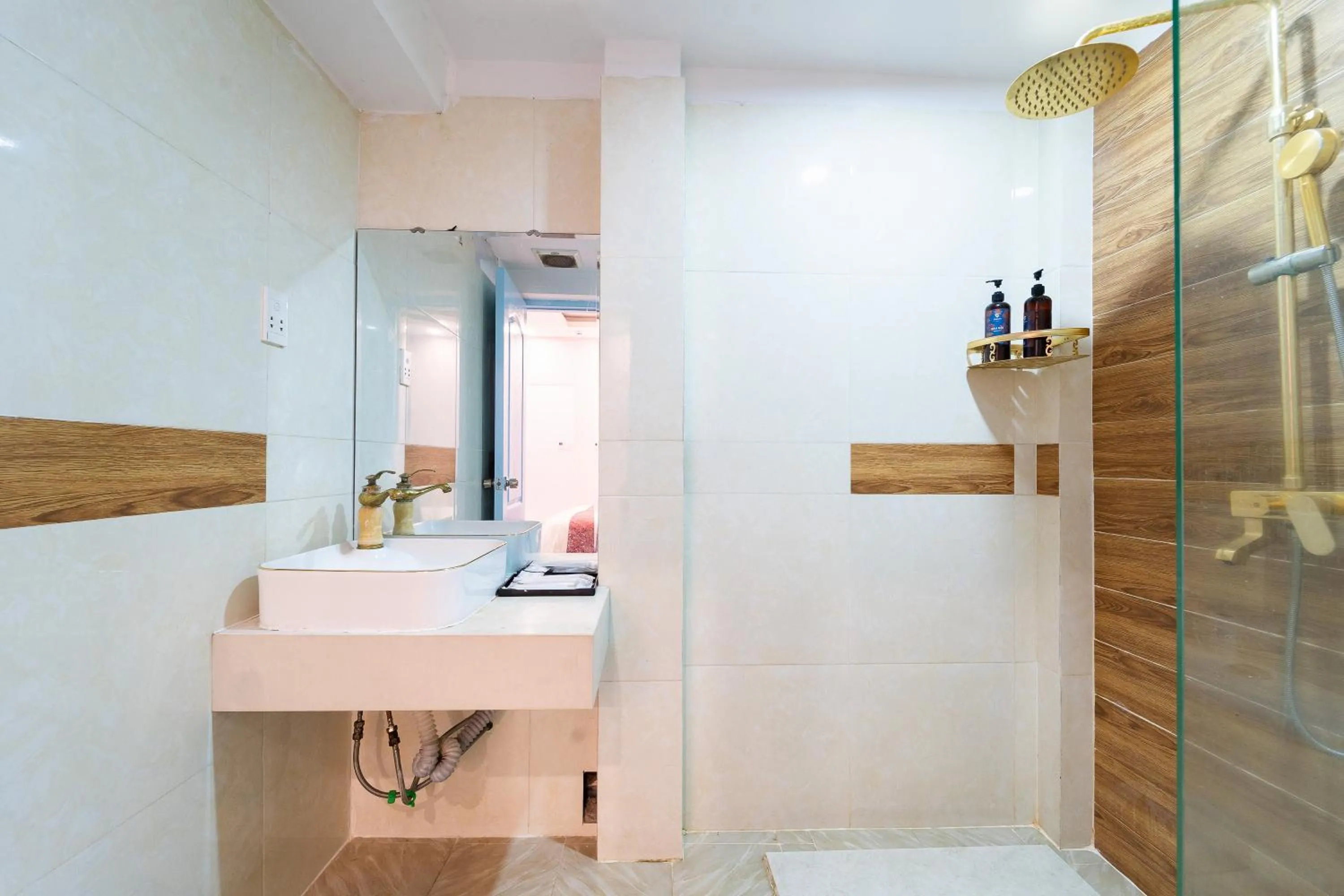 Bathroom in Collection O District Tan Binh Near Airport Formerly Joy Inn
