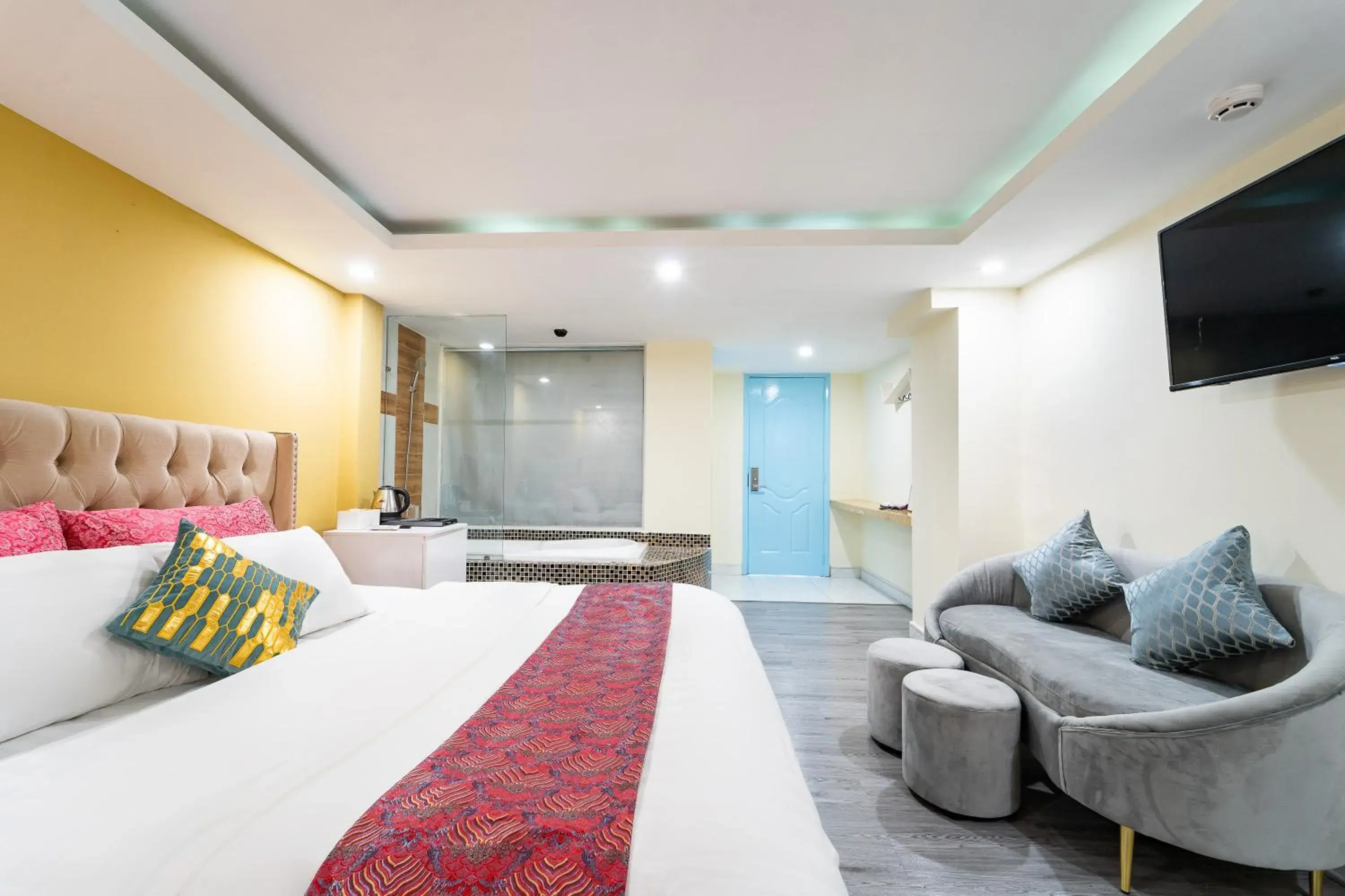 Photo of the whole room, Bed in Collection O District Tan Binh Near Airport Formerly Joy Inn Photo of the whole room, Bed in Collection O District Tan Binh Near Airport Formerly Joy Inn