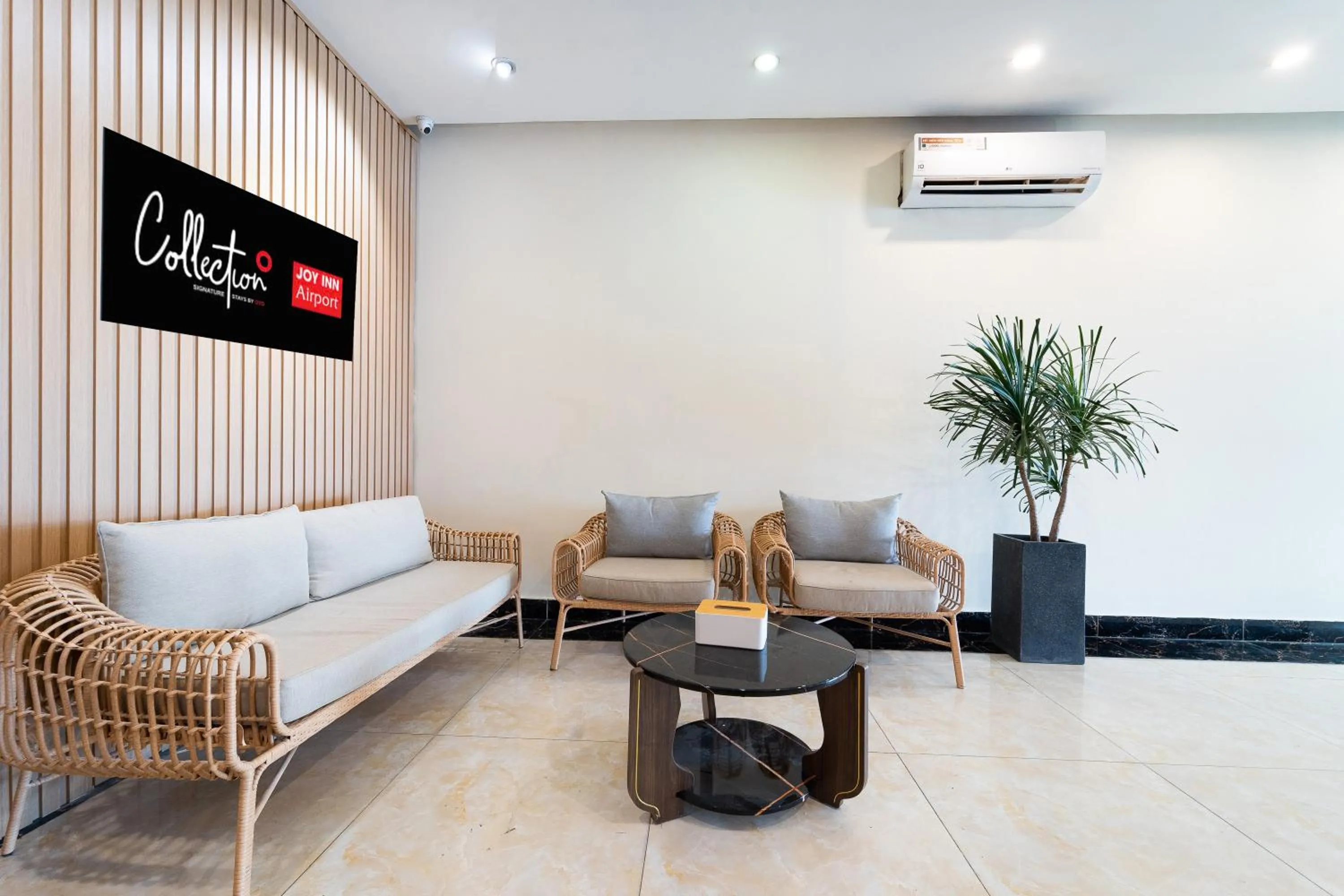 Lobby or reception in Collection O District Tan Binh Near Airport Formerly Joy Inn