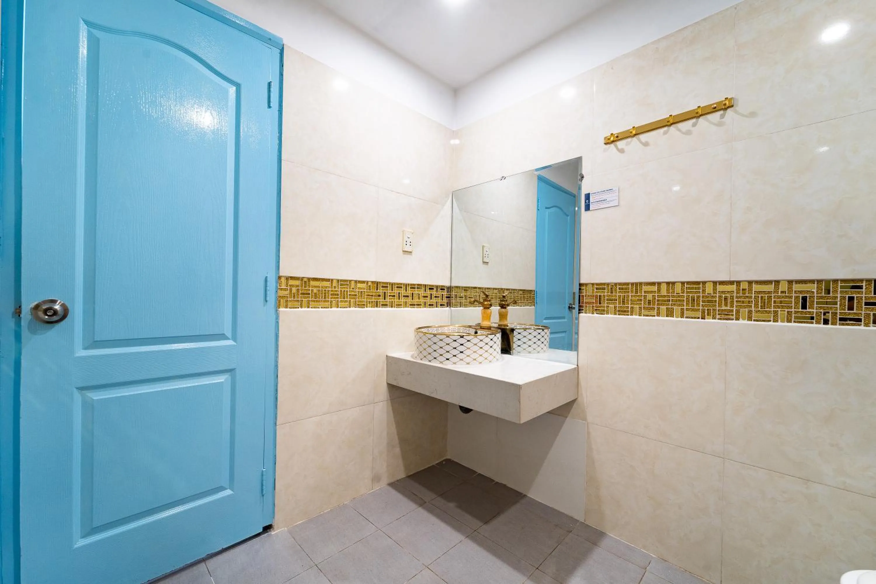 Bathroom in Collection O District Tan Binh Near Airport Formerly Joy Inn