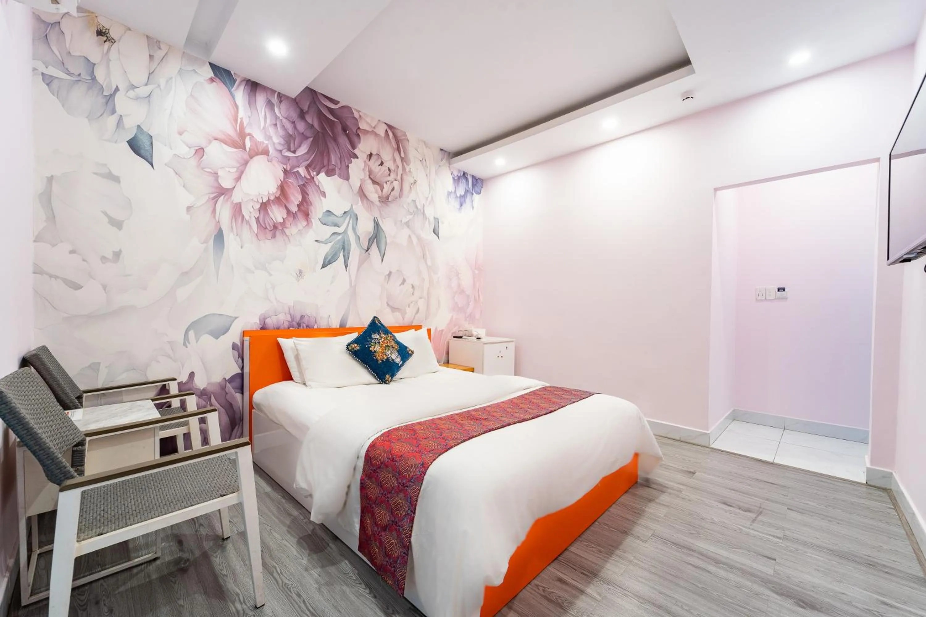 Photo of the whole room, Bed in Collection O District Tan Binh Near Airport Formerly Joy Inn