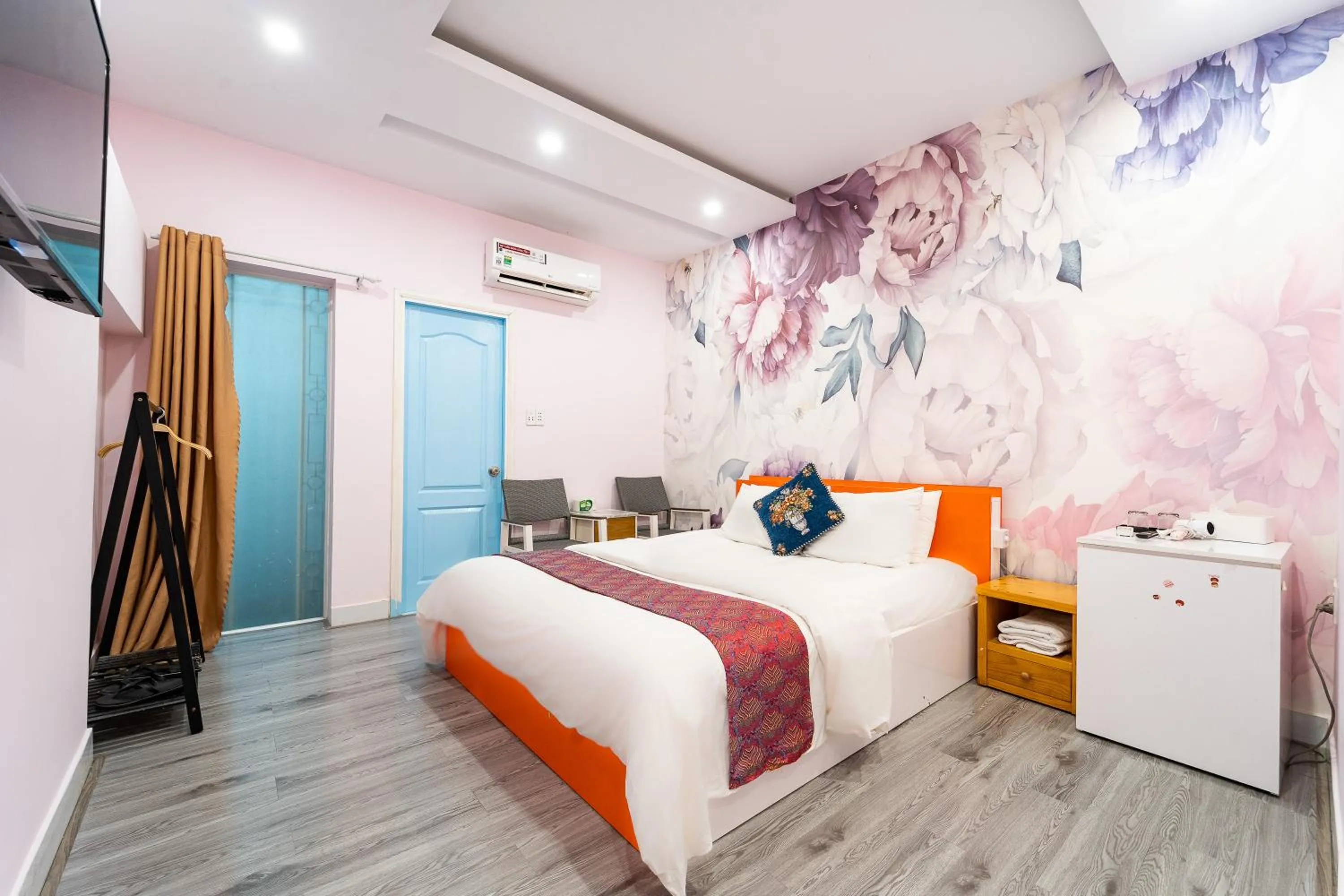 Photo of the whole room, Bed in Collection O District Tan Binh Near Airport Formerly Joy Inn