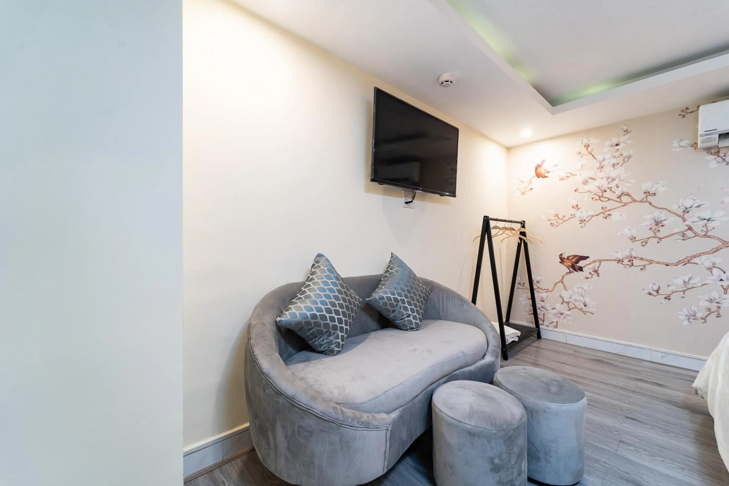 TV and multimedia in Collection O District Tan Binh Near Airport Formerly Joy Inn