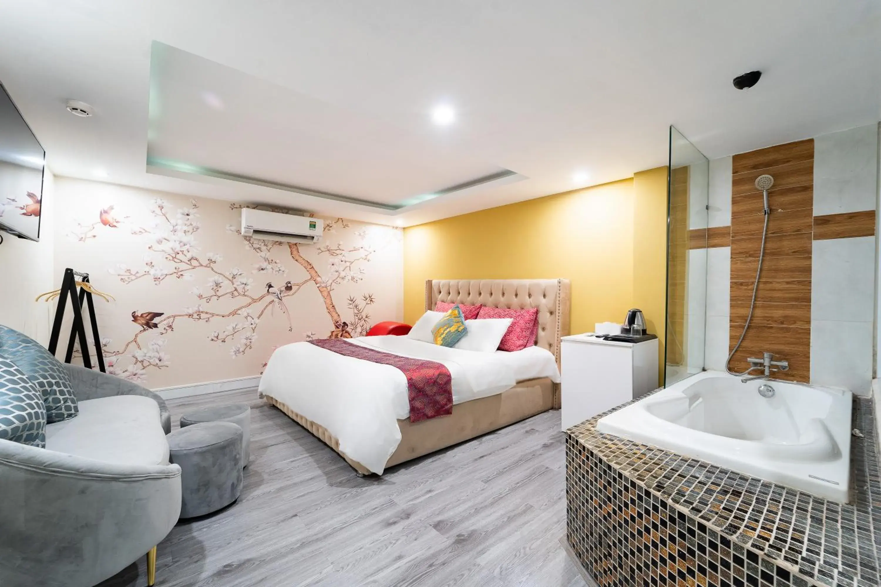 Photo of the whole room, Bed in Collection O District Tan Binh Near Airport Formerly Joy Inn Photo of the whole room, Bed in Collection O District Tan Binh Near Airport Formerly Joy Inn