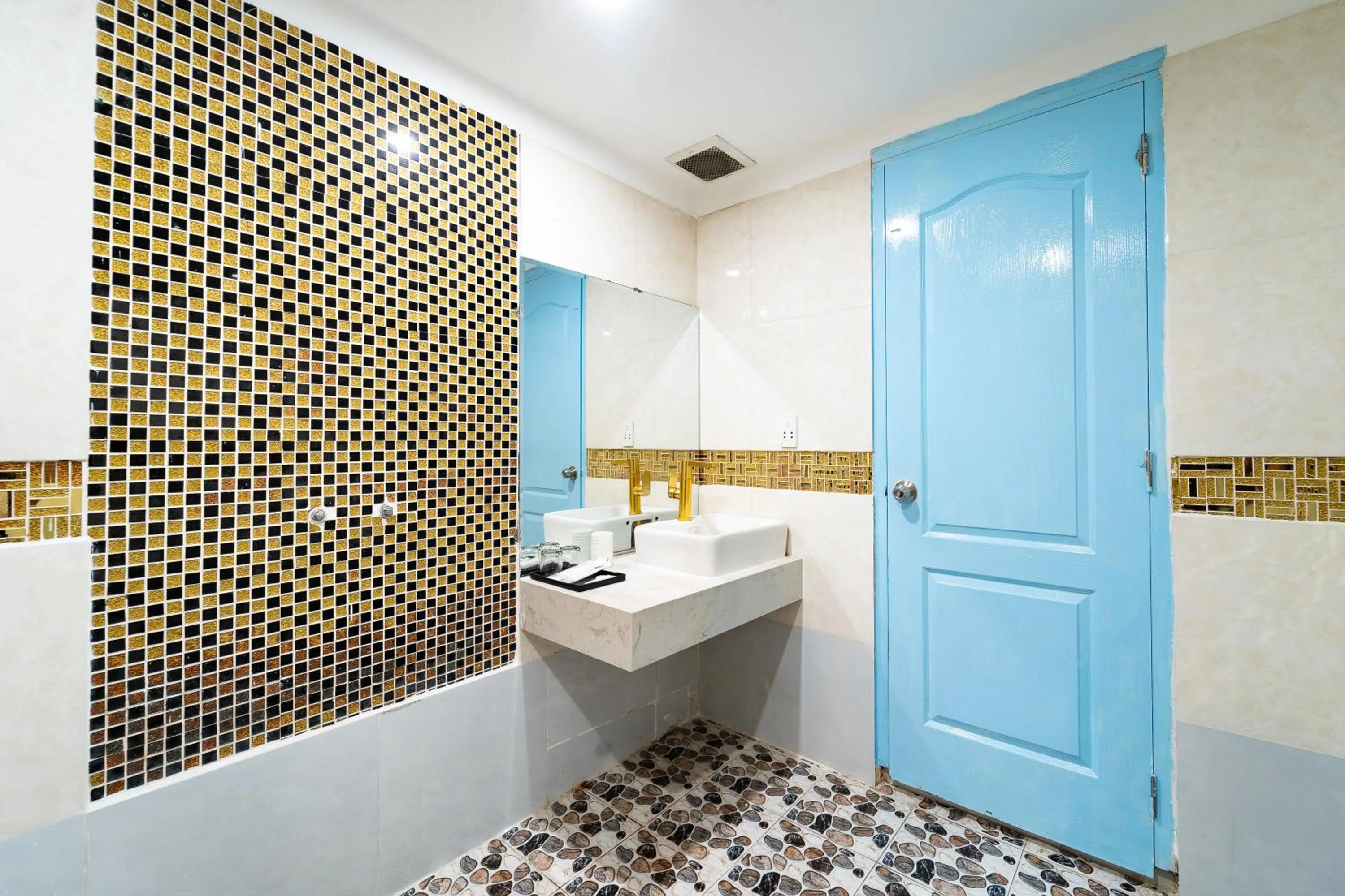 Bathroom in Collection O District Tan Binh Near Airport Formerly Joy Inn