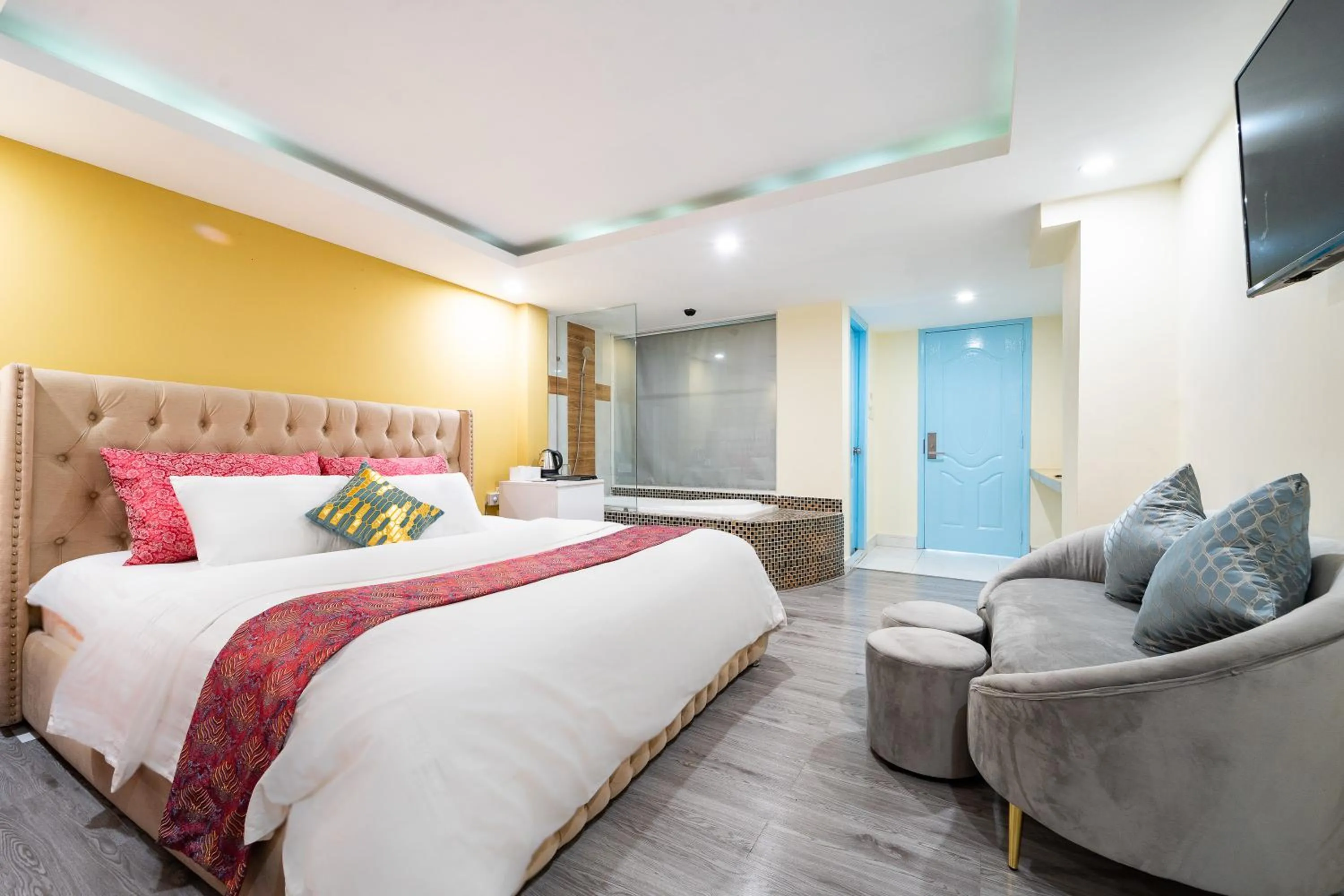 Photo of the whole room, Bed in Collection O District Tan Binh Near Airport Formerly Joy Inn