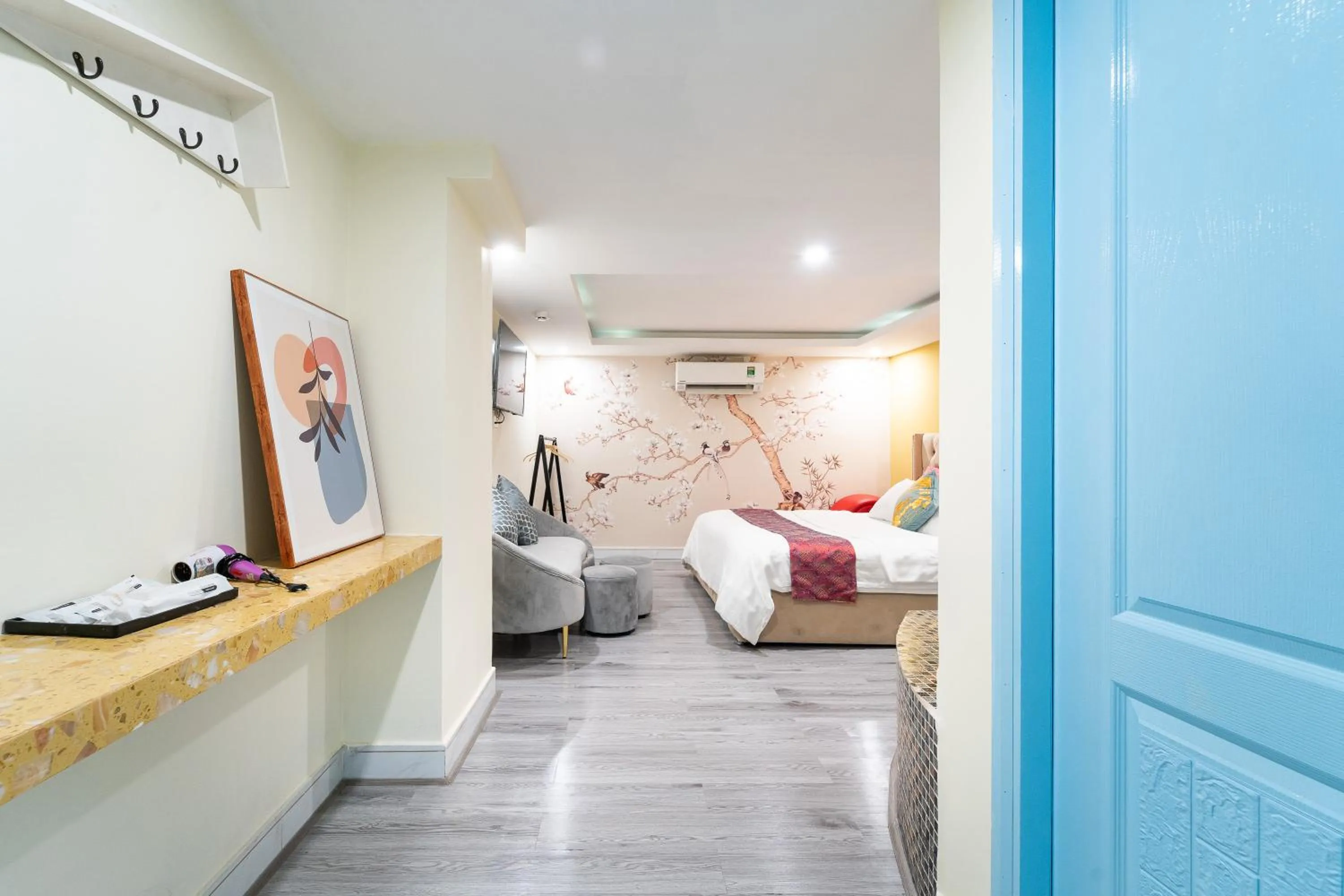 Photo of the whole room, Bed in Collection O District Tan Binh Near Airport Formerly Joy Inn