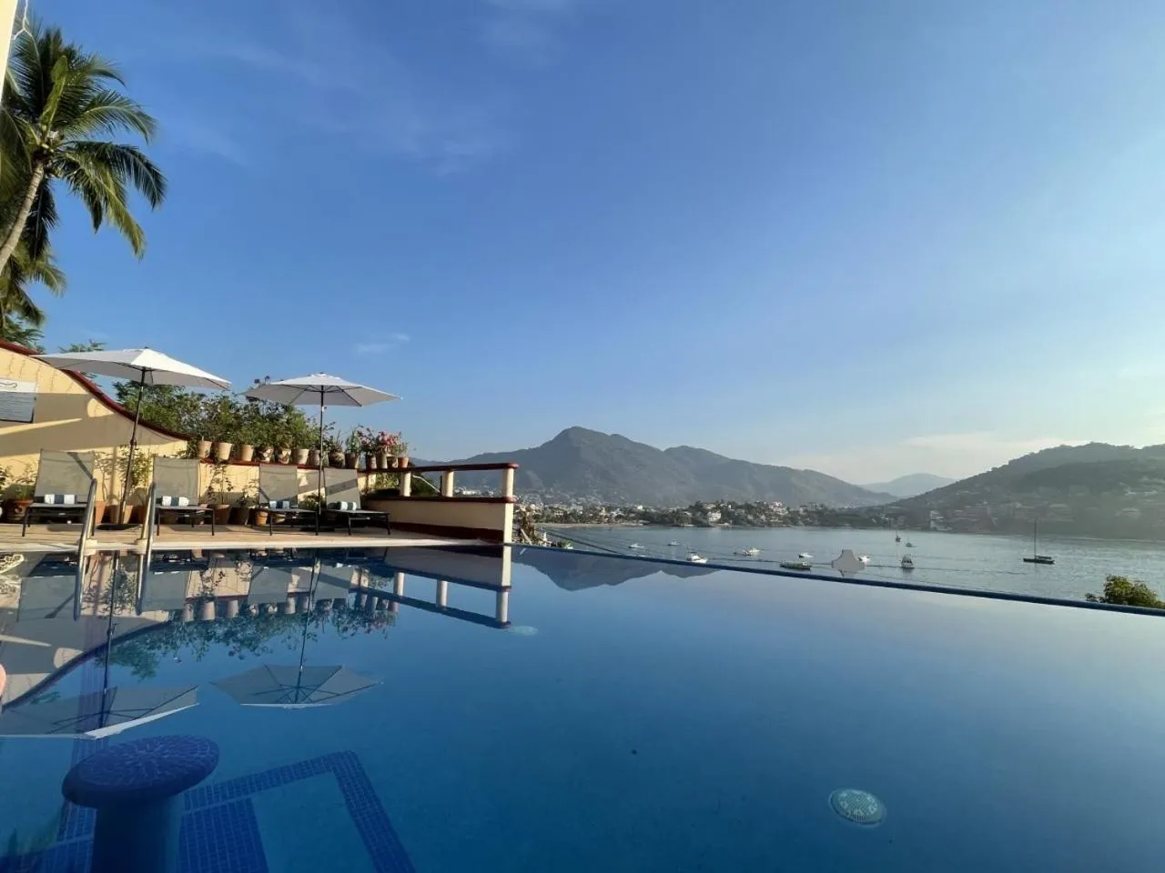 Swimming pool in Villa del Pescador