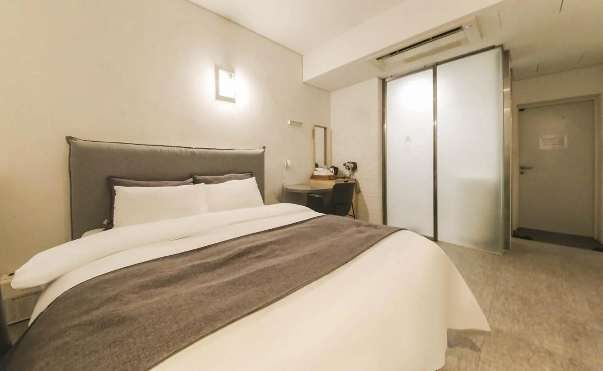 Photo of the whole room, Bed in Ami Boutique Hotel, Yongin