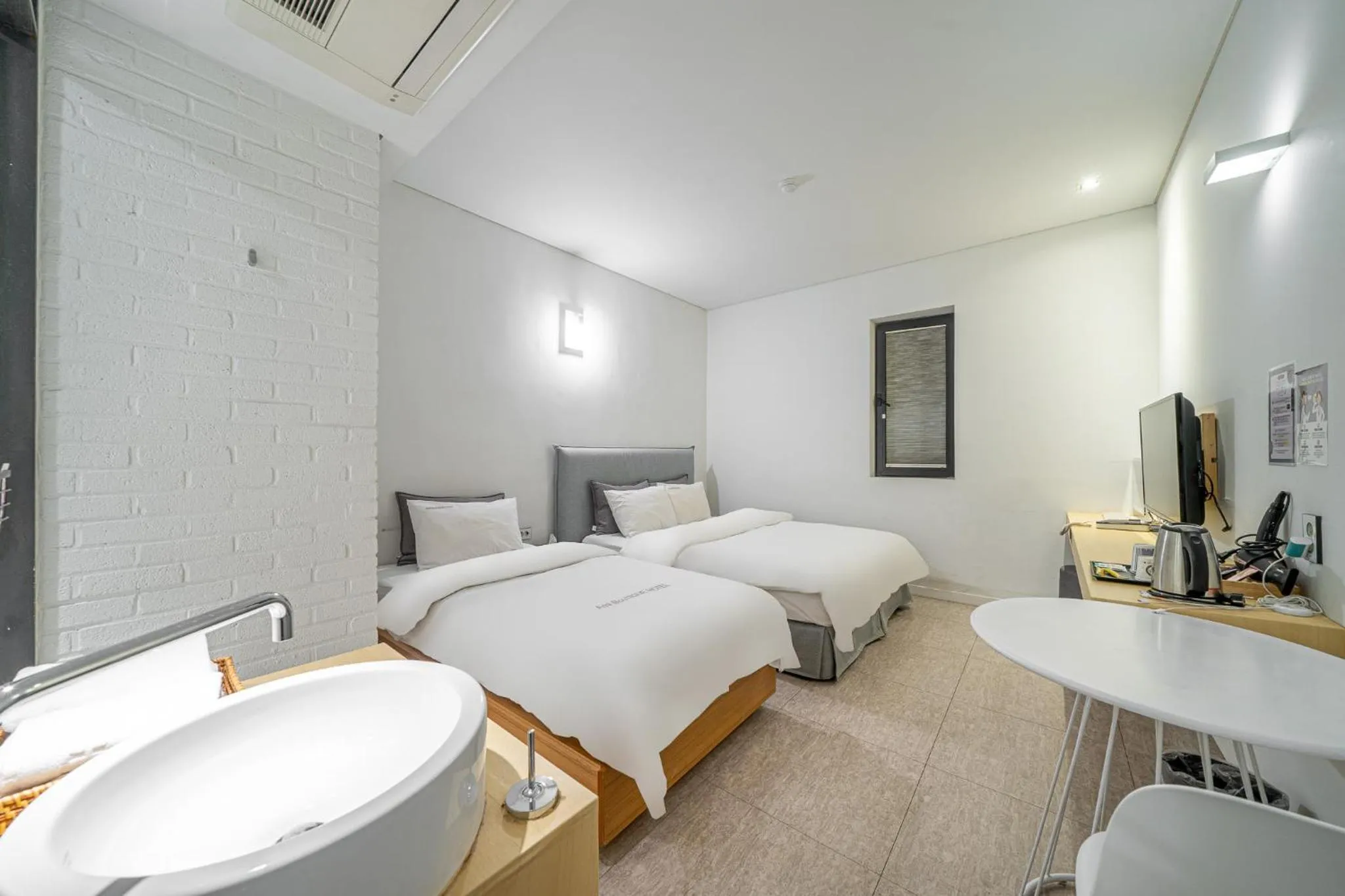Photo of the whole room, Bed in Ami Boutique Hotel, Yongin