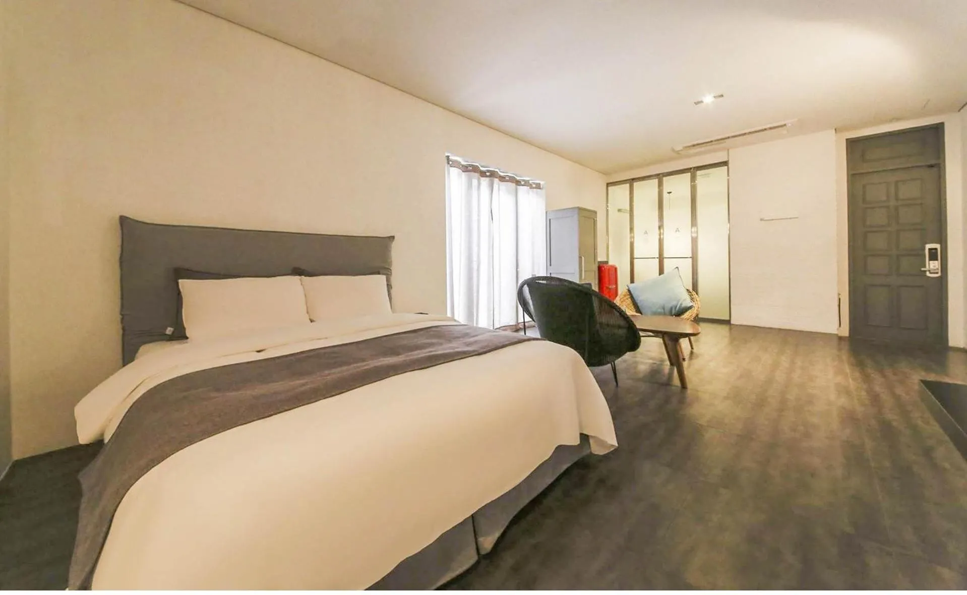 Photo of the whole room, Bed in Ami Boutique Hotel, Yongin