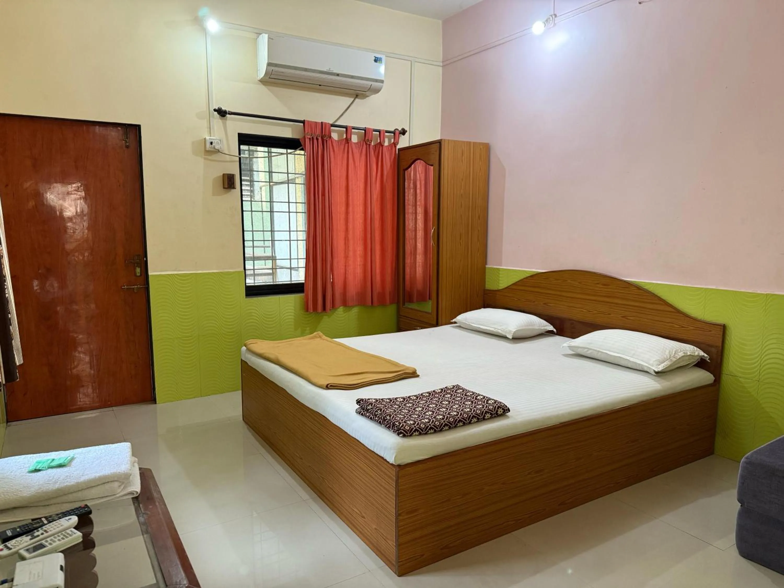 Bed in Jogalekar Cottage Alibaug