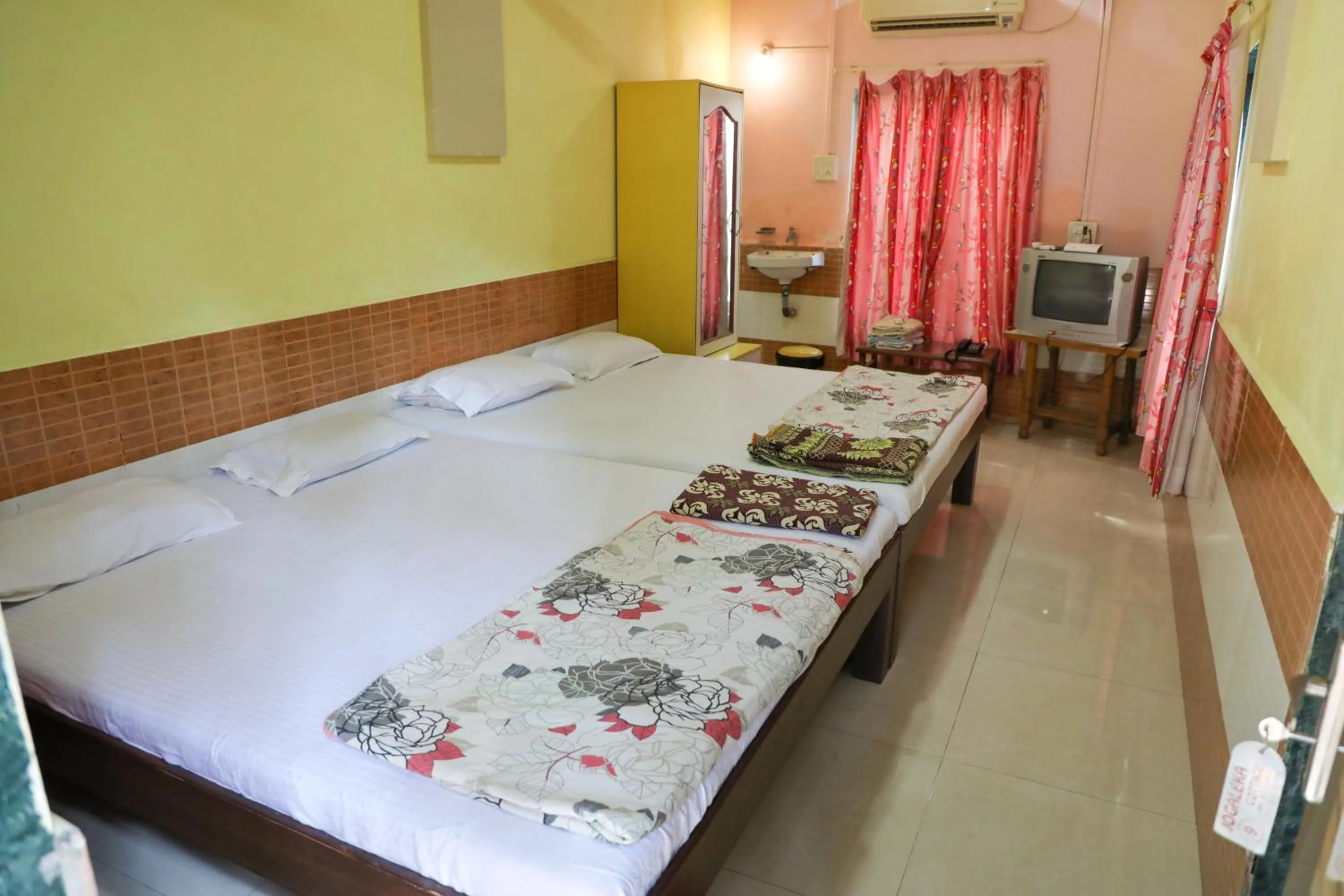 Bedroom, Bed in Jogalekar Cottage Alibaug